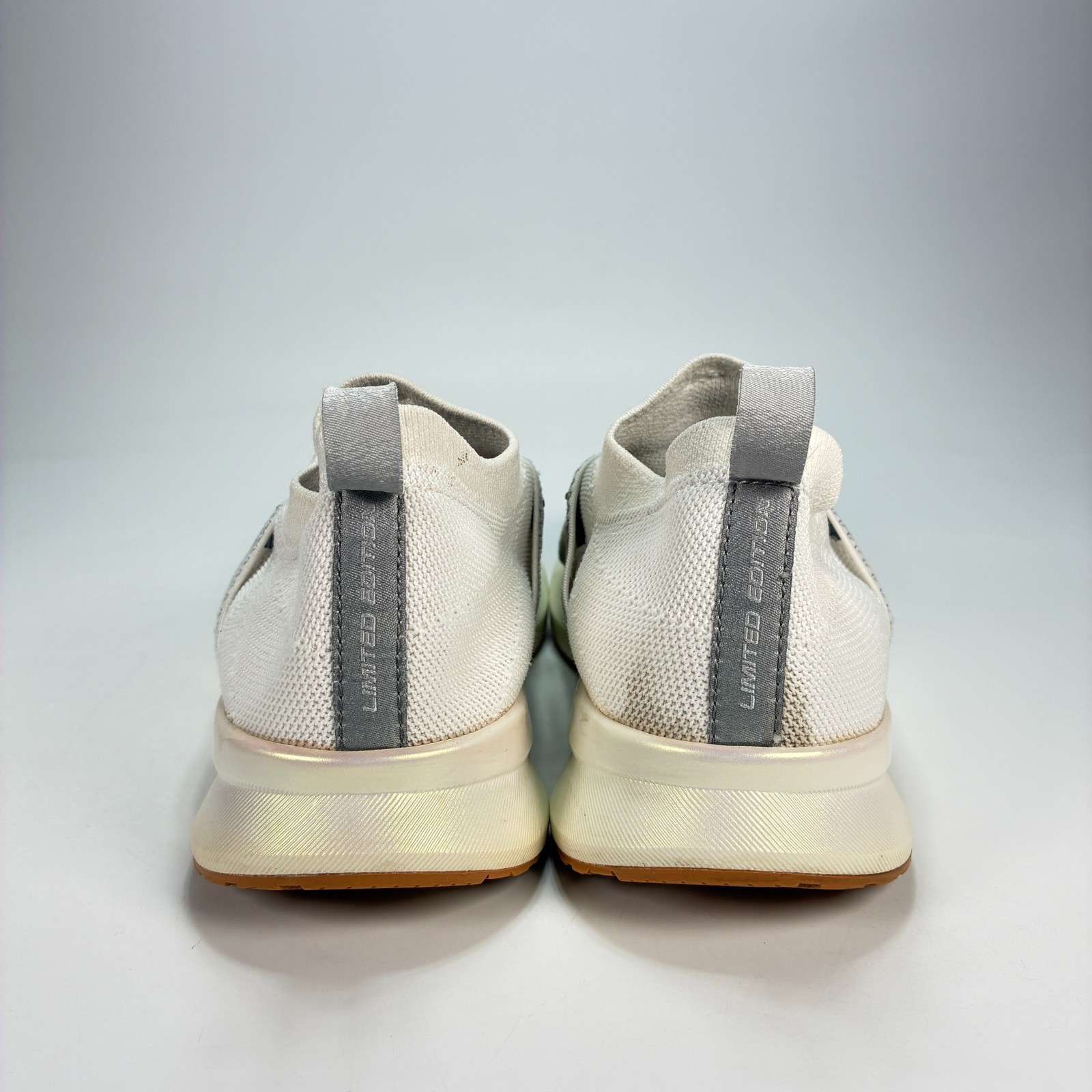 Brooks Levitate 4 LE White Silver Road Running Shoes 1203471B132 Womens Size 9.5