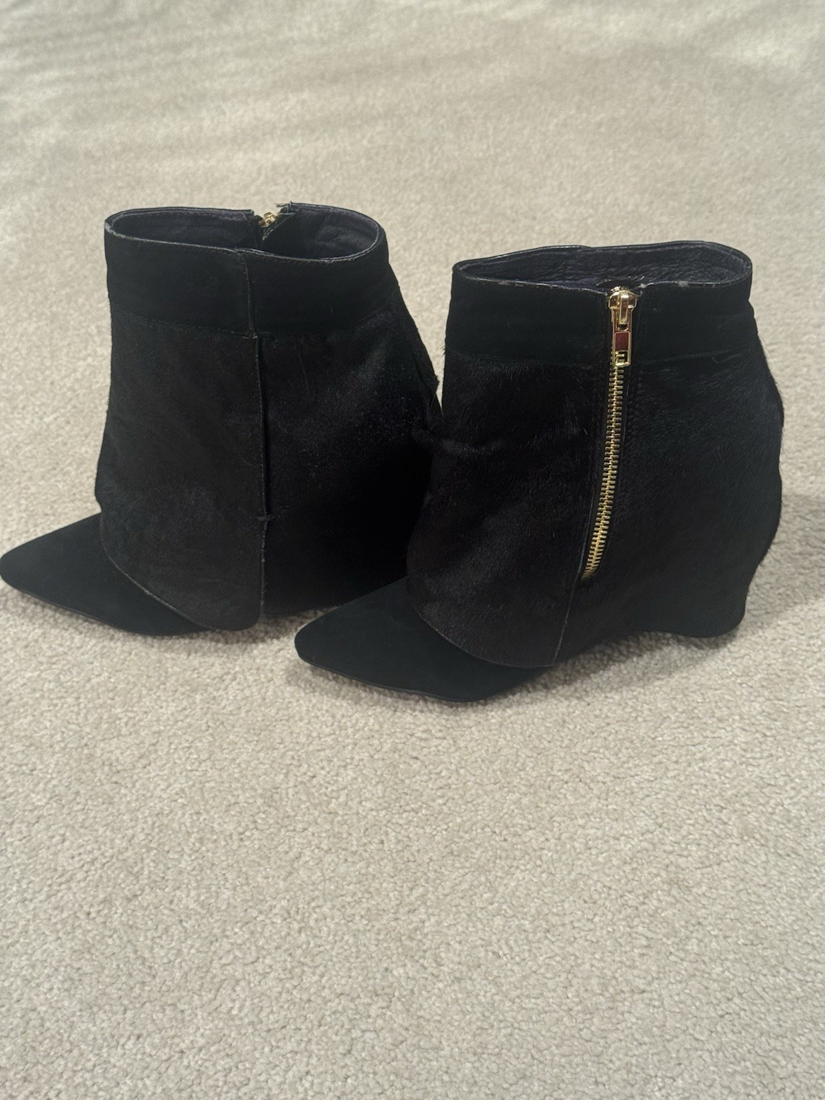 NEW London Trash Women’s Size 5 Black Calf Hair Wedge Boot Gold Zipper shoe