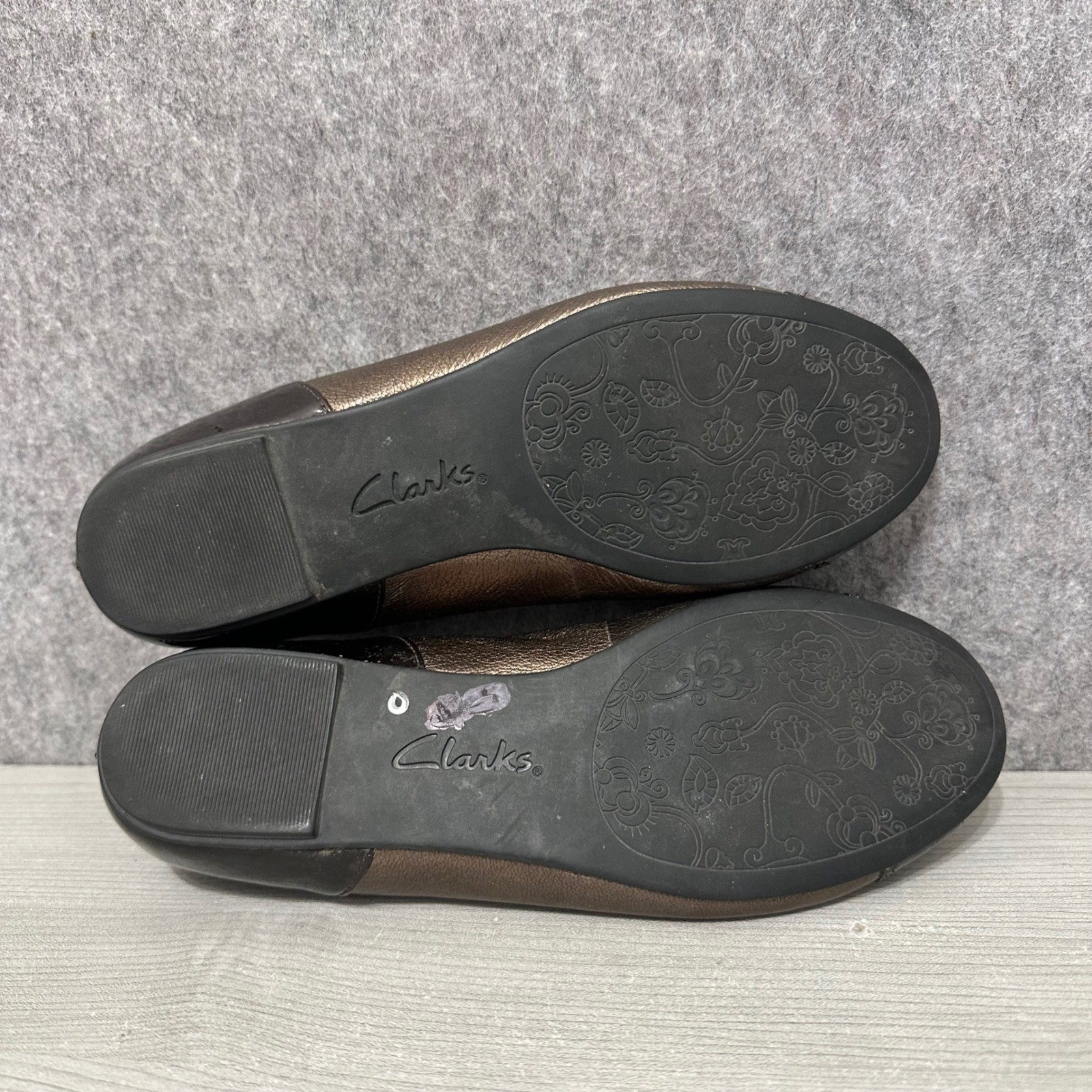 Clarks Indigo Bronze Metallic Womens Sz 6.5 Leather Patent Cap Toe Ballet Flats