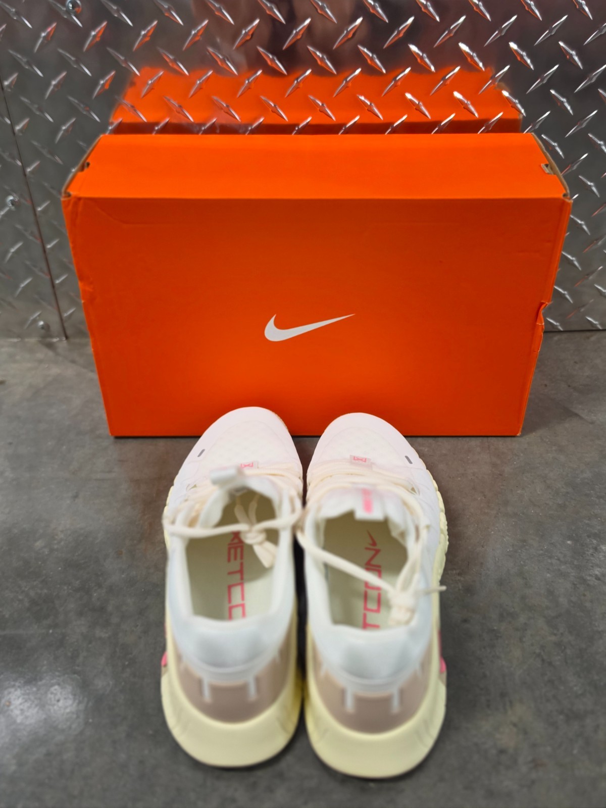 Nike Free Metcon 5 Women’s 7 Men’s 5.5 Sail Sanddrift Training Shoes DV3950-100