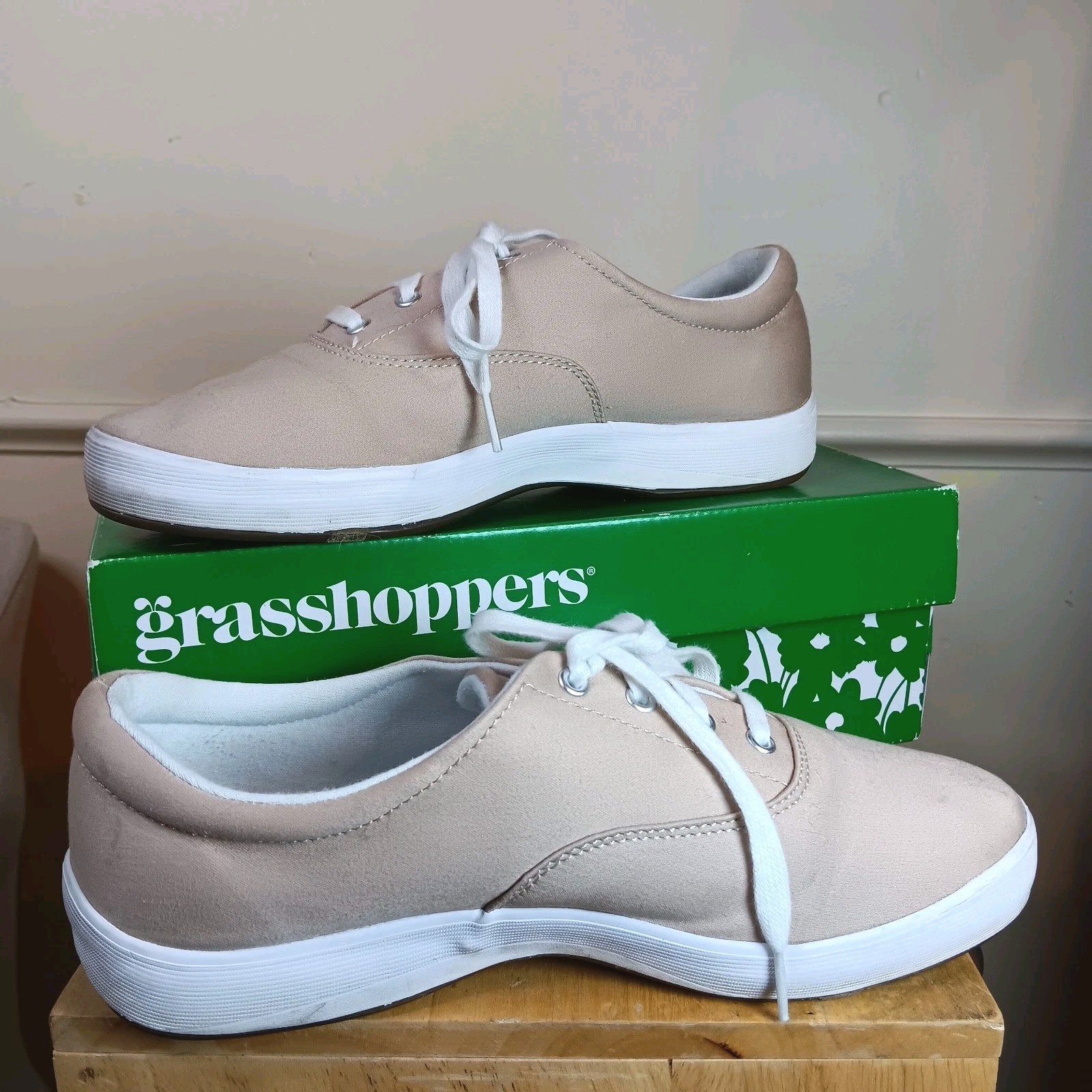 New With Box Grasshoppers Janey Memory Foam Orthopedic Comfort Sneaker 9.5 W