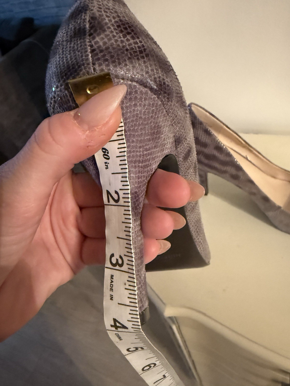 Gray Reptile Print Nine West Pumps Size 8 Excellent Condition 4 Inch Heel
