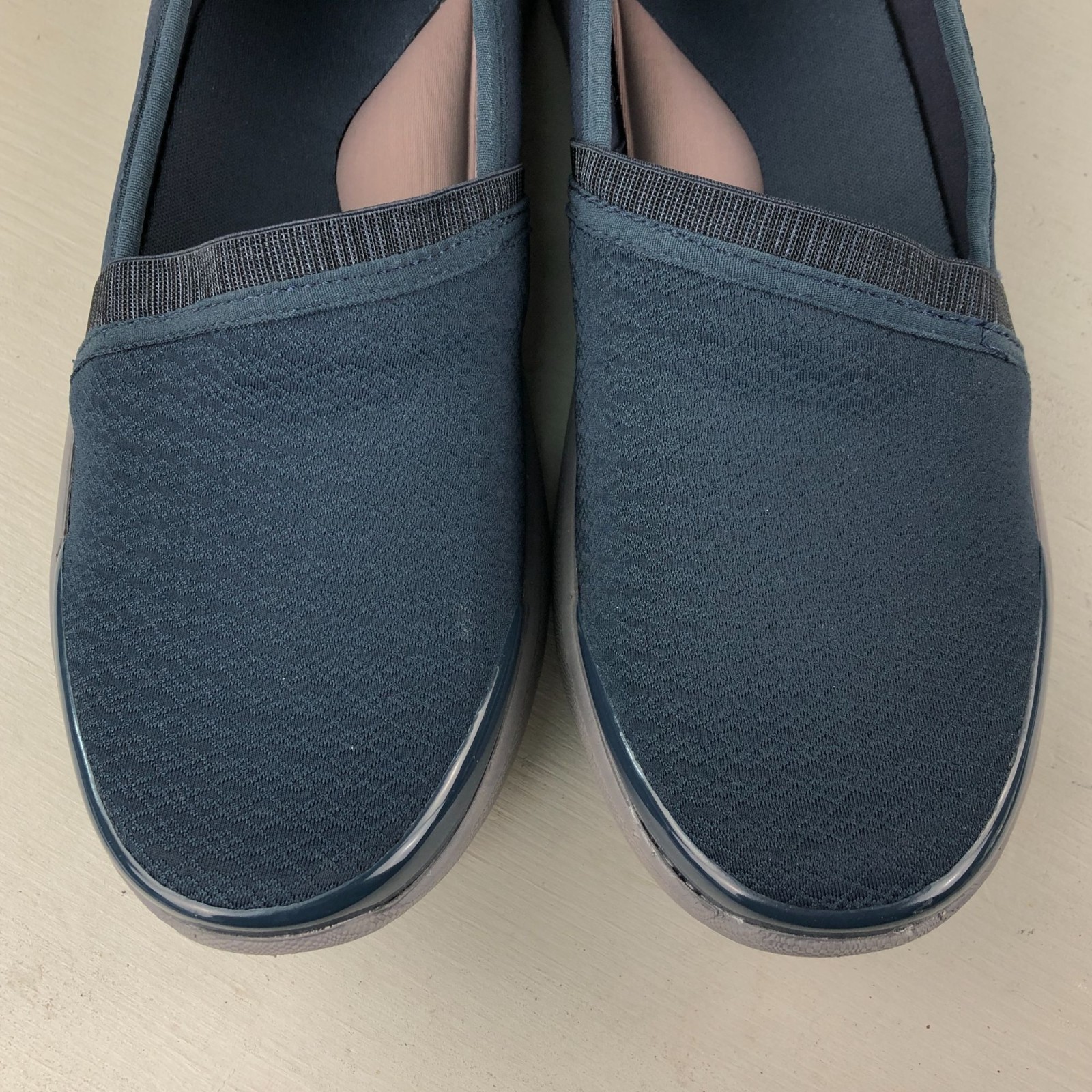 BZees Women’s Size 9.5M Lollipop Navy Blue Slip On Lightweight Casual Shoes