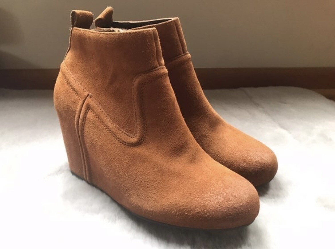 DV Dolce Vita Women’s Size 6 Suede Upper Ankle Bootie rounded Toe brown