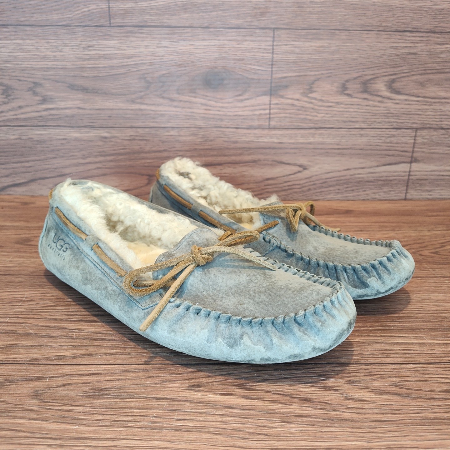 UGG Australia Dakota Slippers Women’s Size 8 Gray Suede Sherpa Lined
