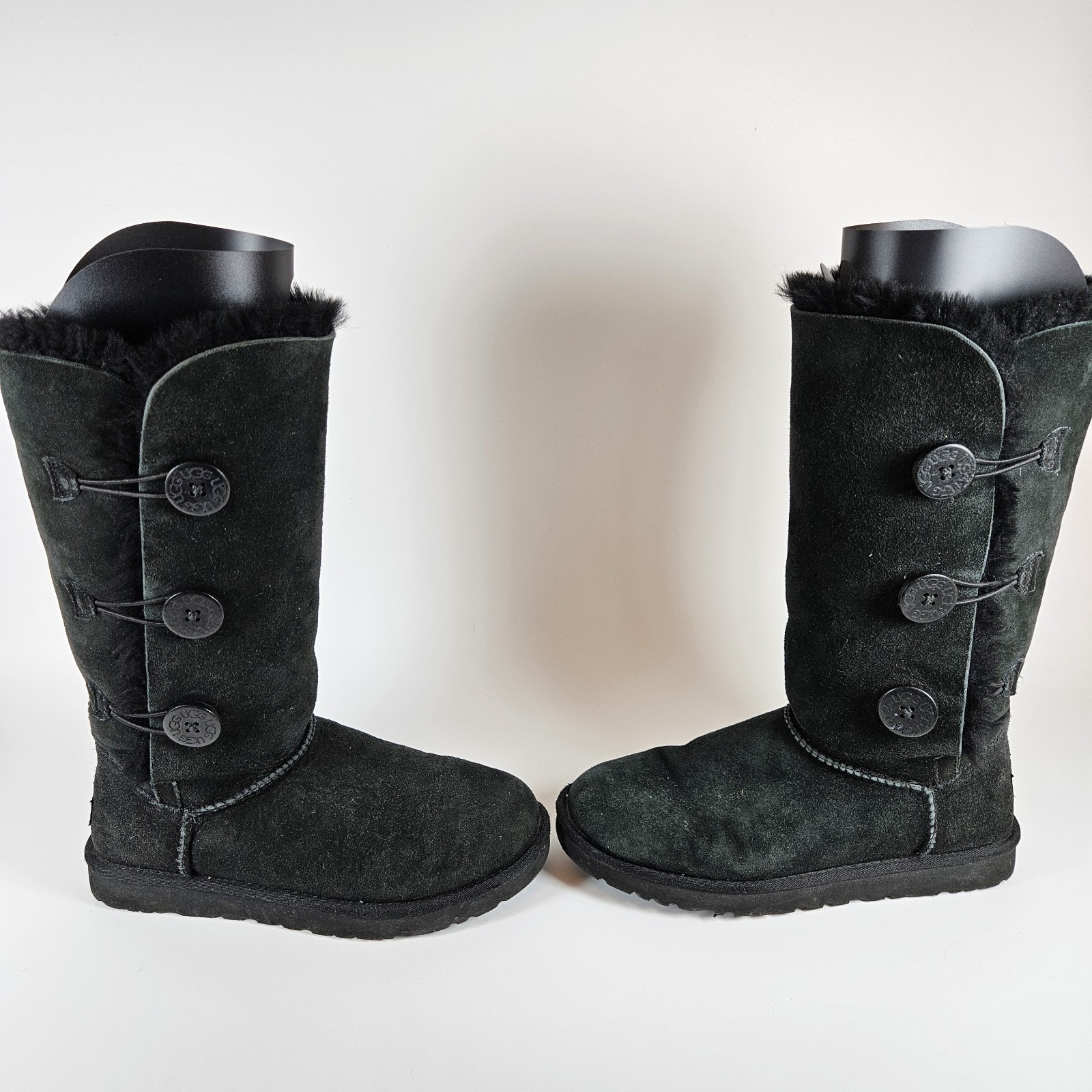 UGG Women’s Bailey Button II Suede Sheepskin Boots US 9 Black EU 40 UK 7.5