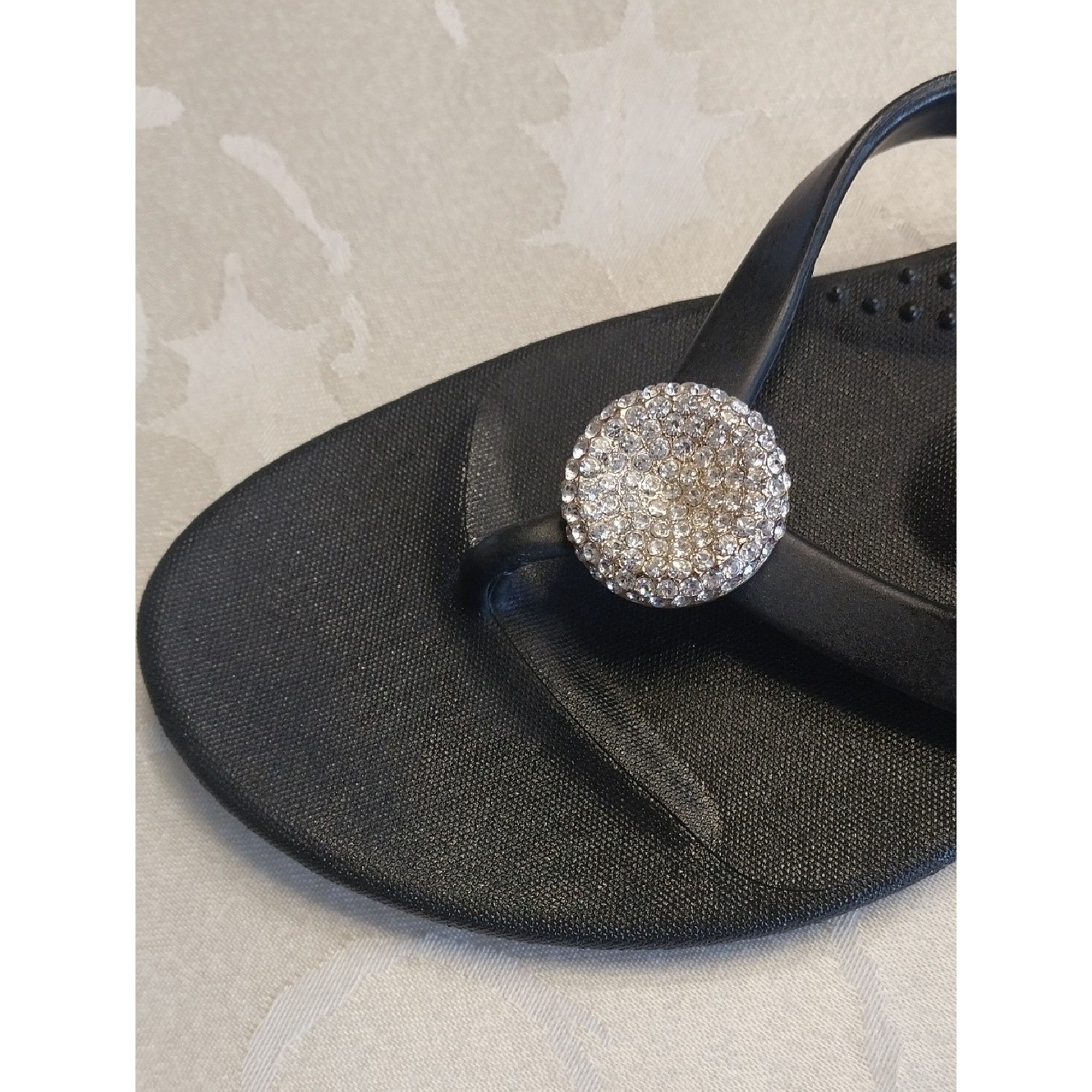 Oka-B NWOT Women’s Rhinestone Jewel Flip Flop Sandals Size 10 Black Arch Support