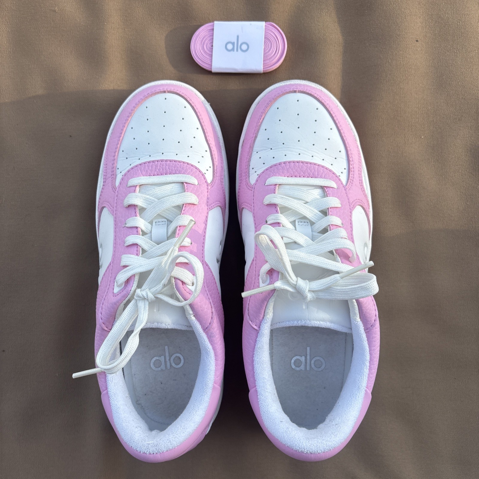 EUC! Alo Recovery Mode Comfort Sneaker Lace Up Pink White Athletic Shoes 7.5