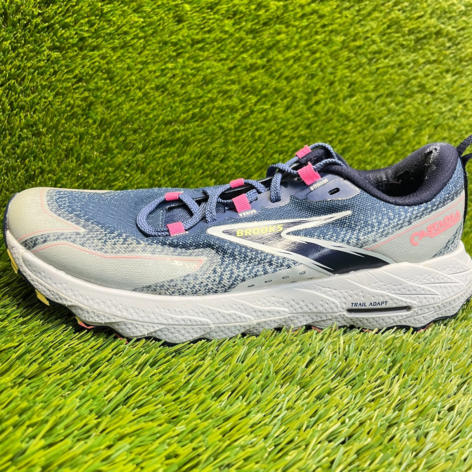 Brooks Cascadia 18 Womens Size 9 Blue Gray Pink Athletic Running Shoes Sneakers