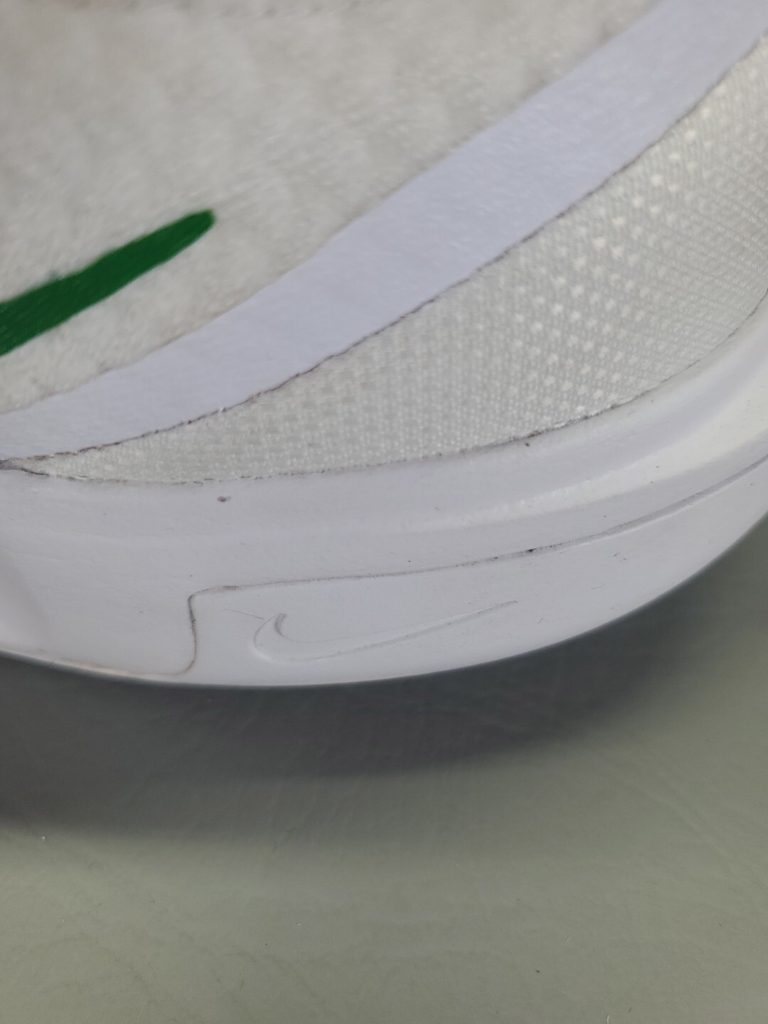 Nike Court Air Zoom Pro 8mm Womens 9.5 Off White Green Tennis Shoes DV3285-103
