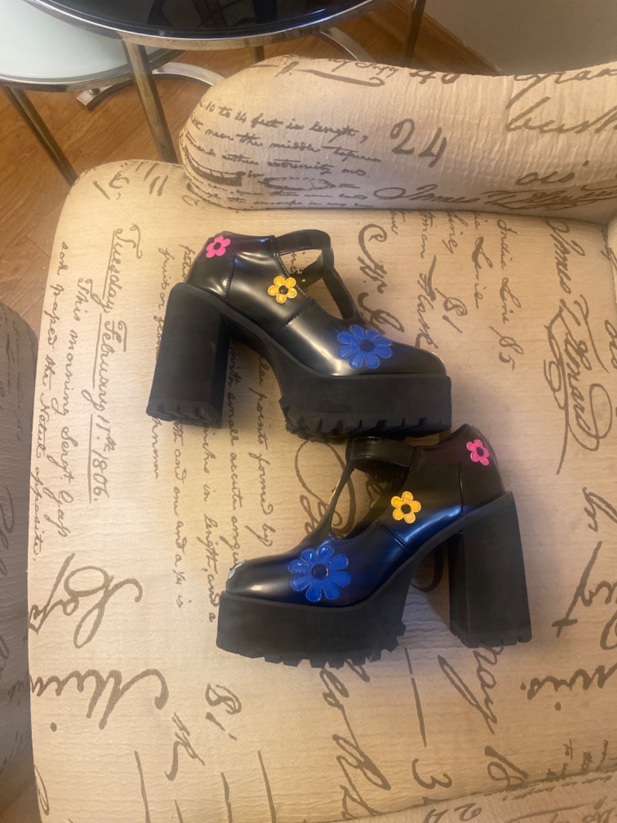 Delias Black patent leather flower print size 8 shoes