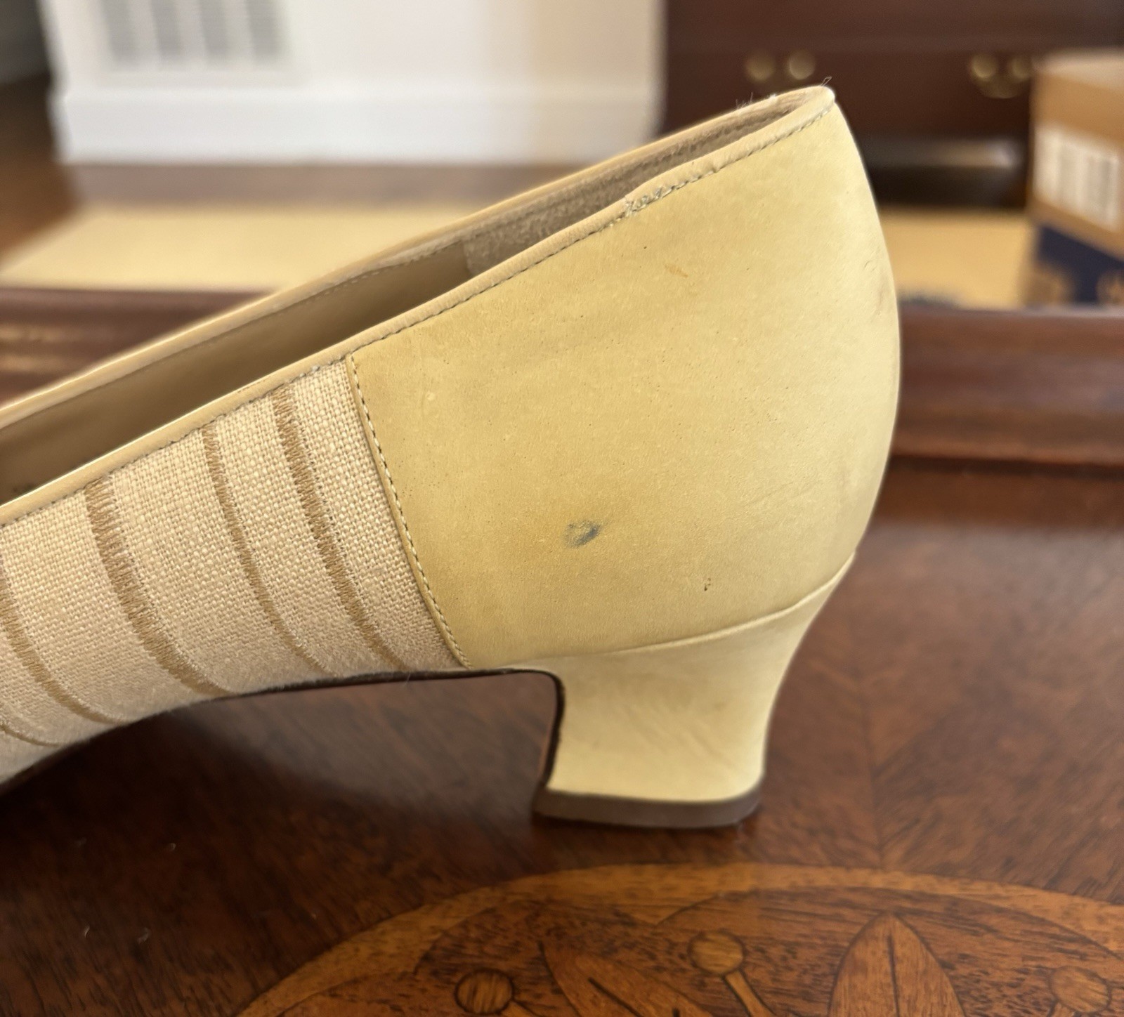 Salvatore Ferragamo Vintage Pumps Cream Beige Striped Canvas Leather Size 10.5 B