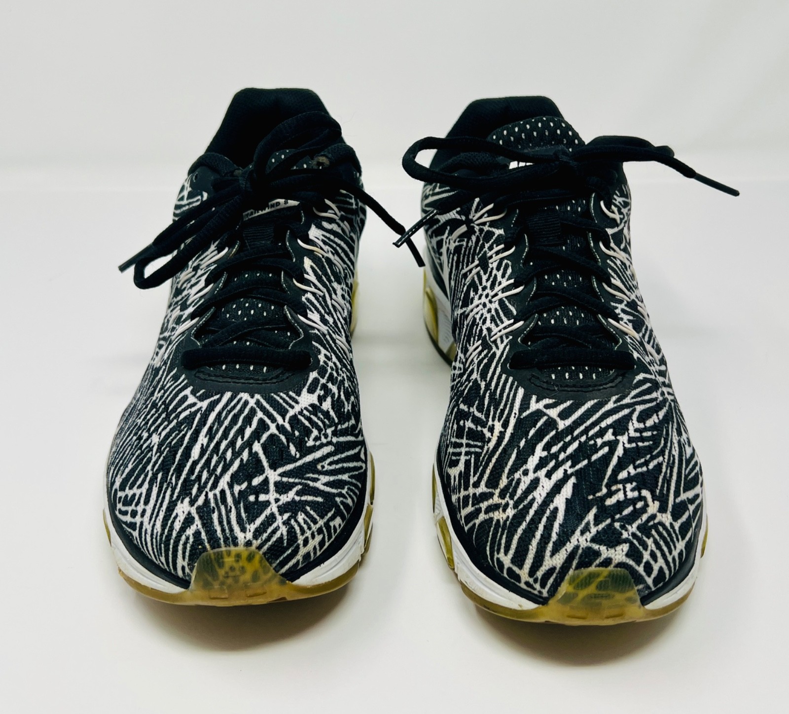NIKE TAILWIND 8 WOMENS SIZE 8.5 INDOOR USE ONLY NO INSOLE BLACK & WHITE GRAPHICS
