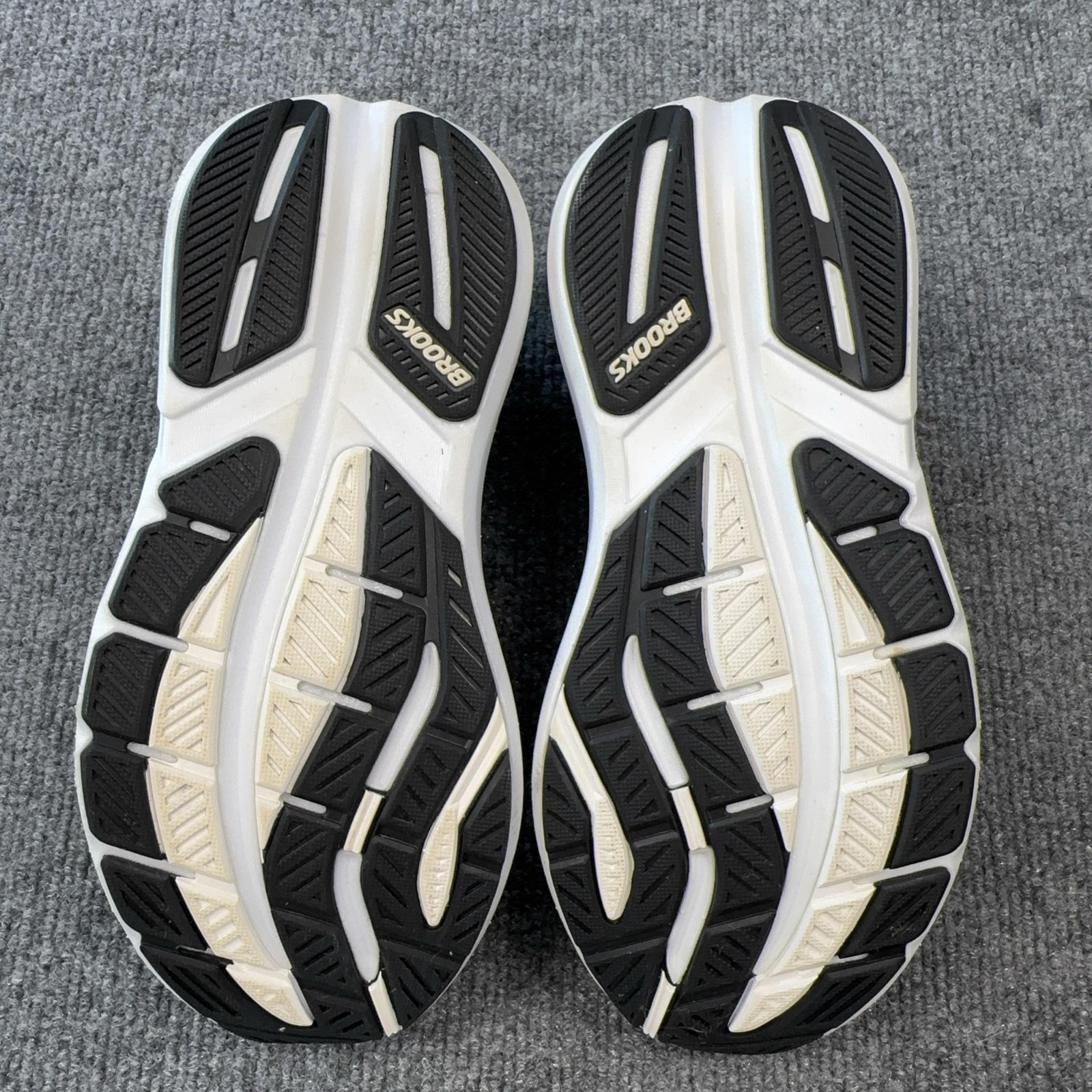 Brooks Ghost Max Running Shoes Womens Size 6.5D Black Wide 1204571D043