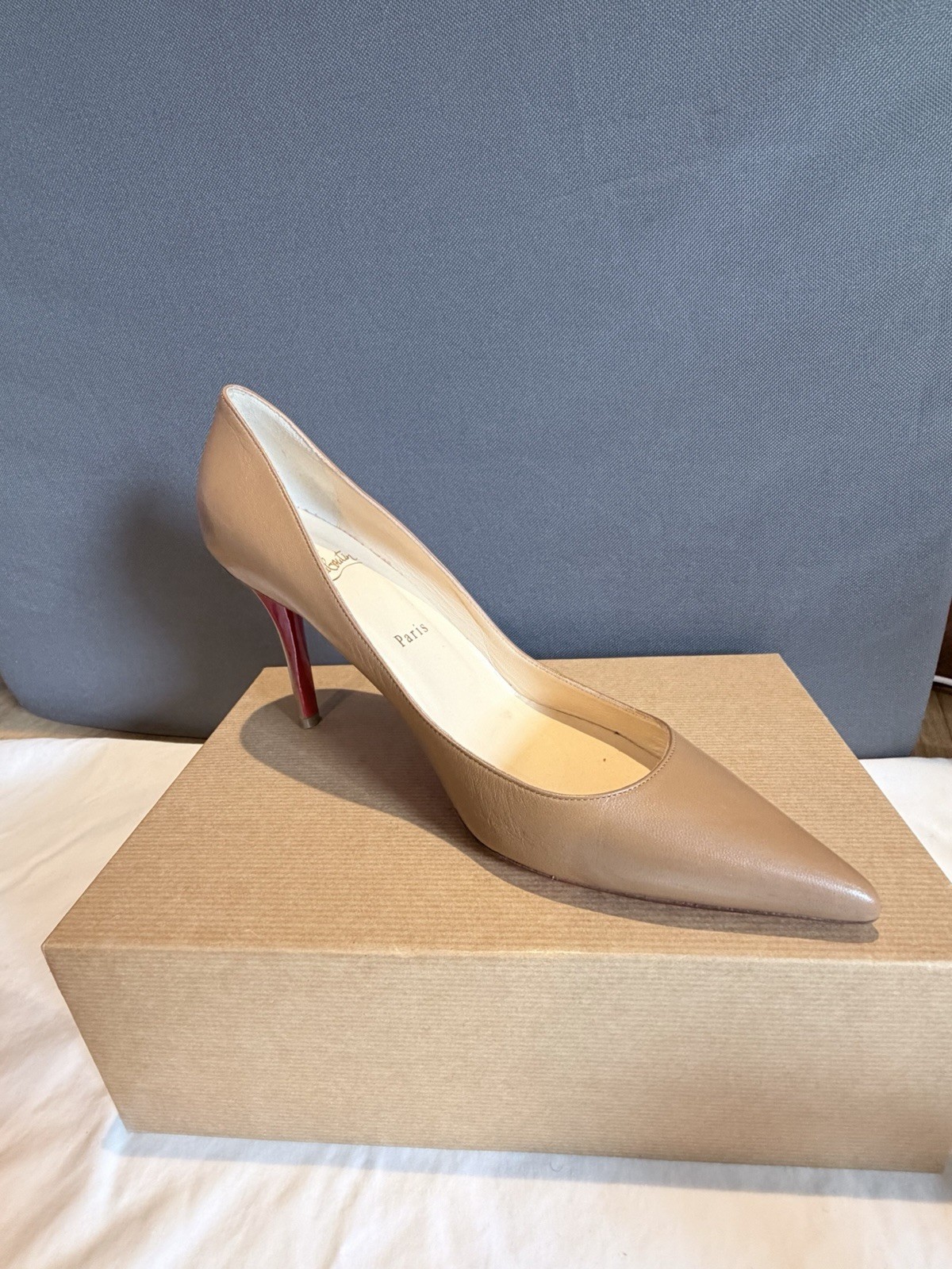 Christian Louboutin Apostrophy Pump 3.3” (85mm) in Hazelnut EU 40 US 9 with Box