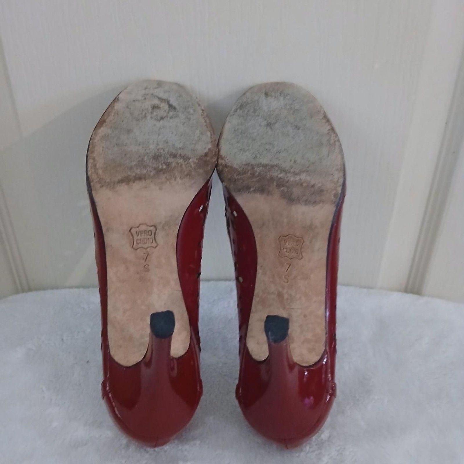 Y2K Vintage VANELi Red Patent Floral Laser Cut Peep Toe Heels 7 Rockabilly PinUp