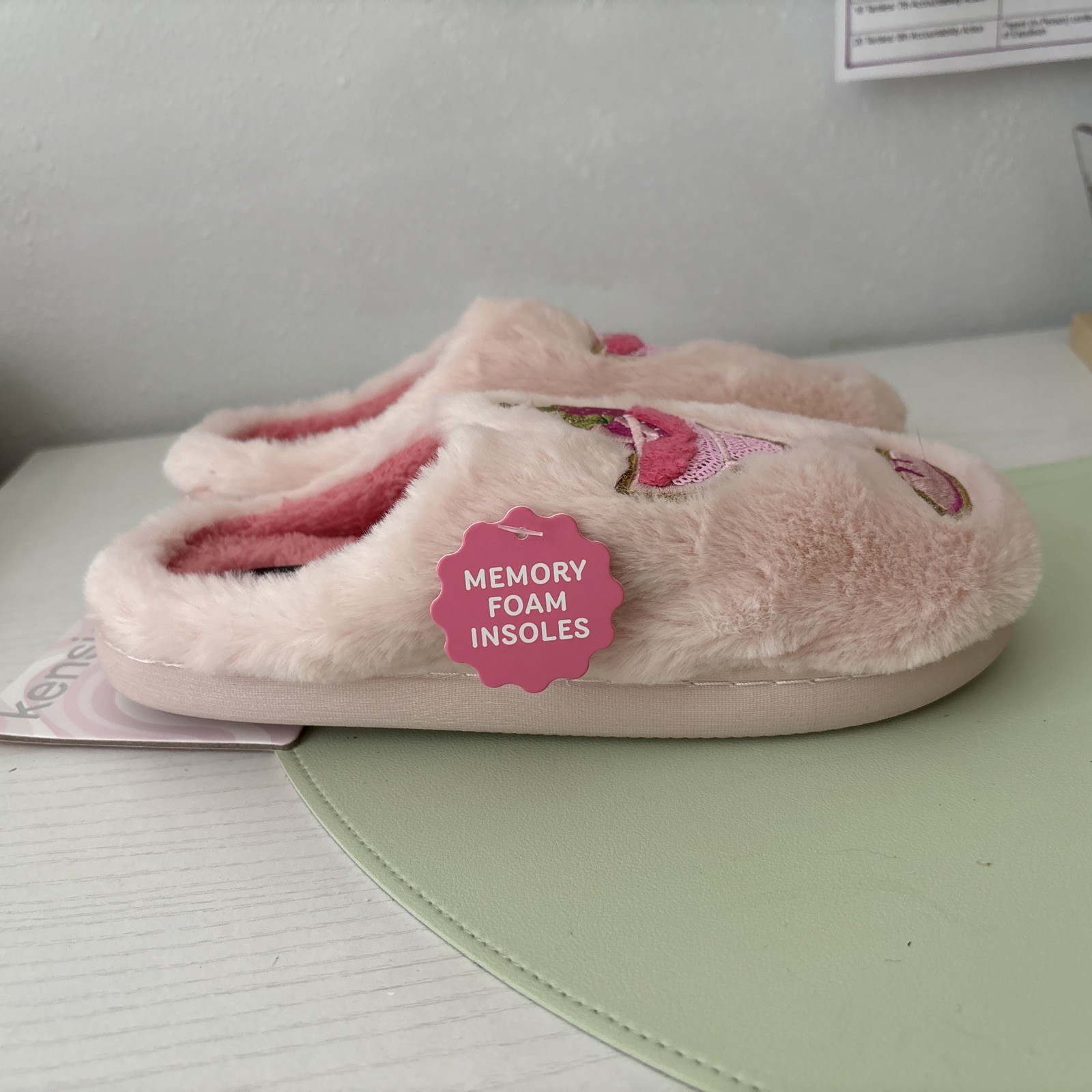 Kensie Faux Fur Pastel Pink Women’s Slippers Size (6/7)