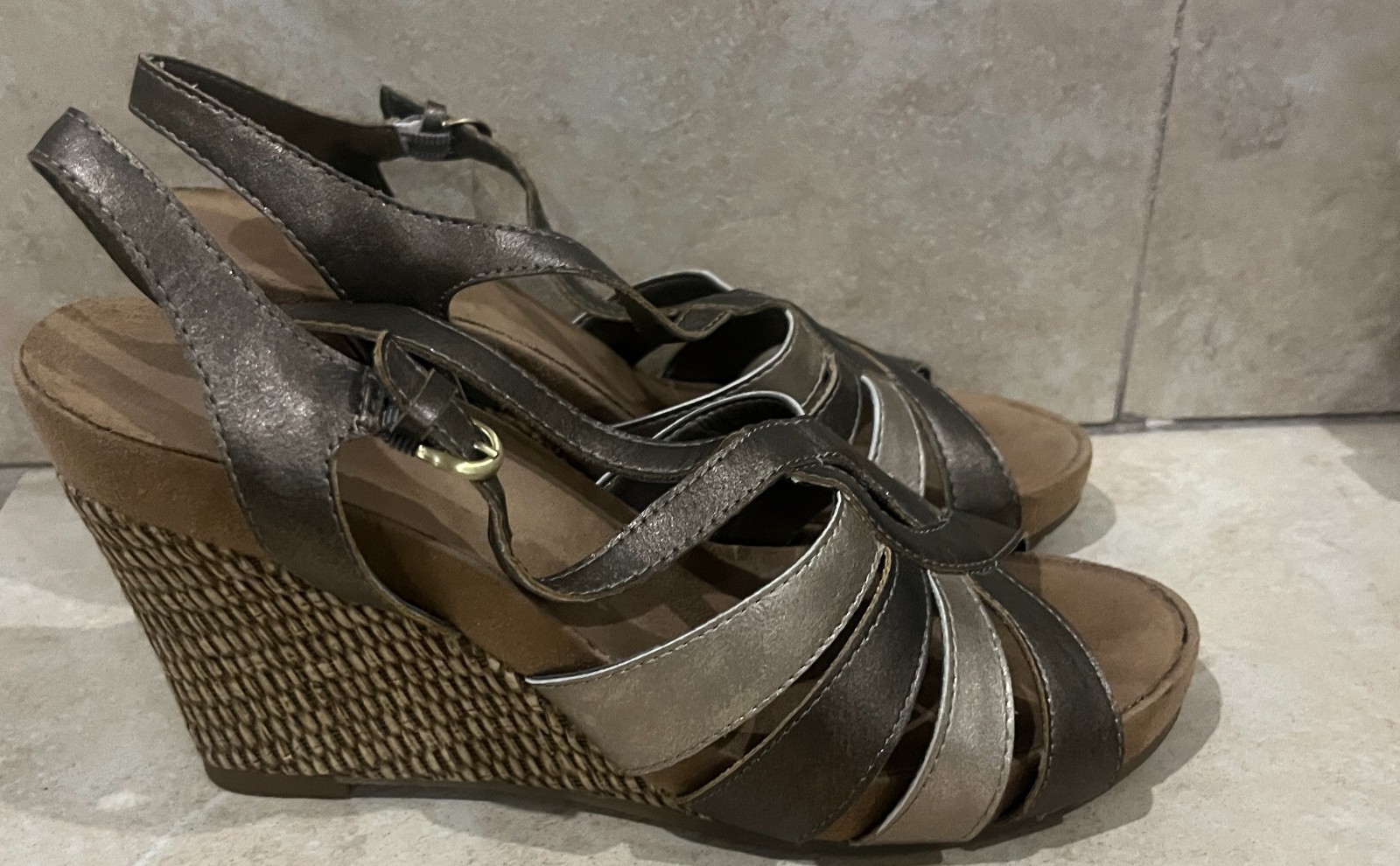 Aerosoles Women’s Metallic Bronze Slingback Wedge Sandals Size 7 Comfort Shoes