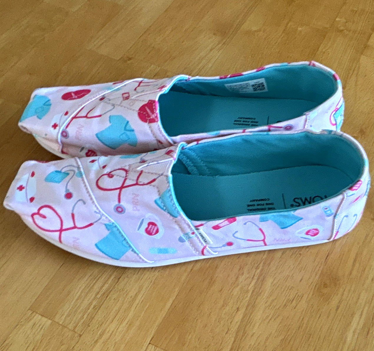 TOMS Alpargata Pink Heart Graphic Print Canvas Slip-On Flats Women’s US 9