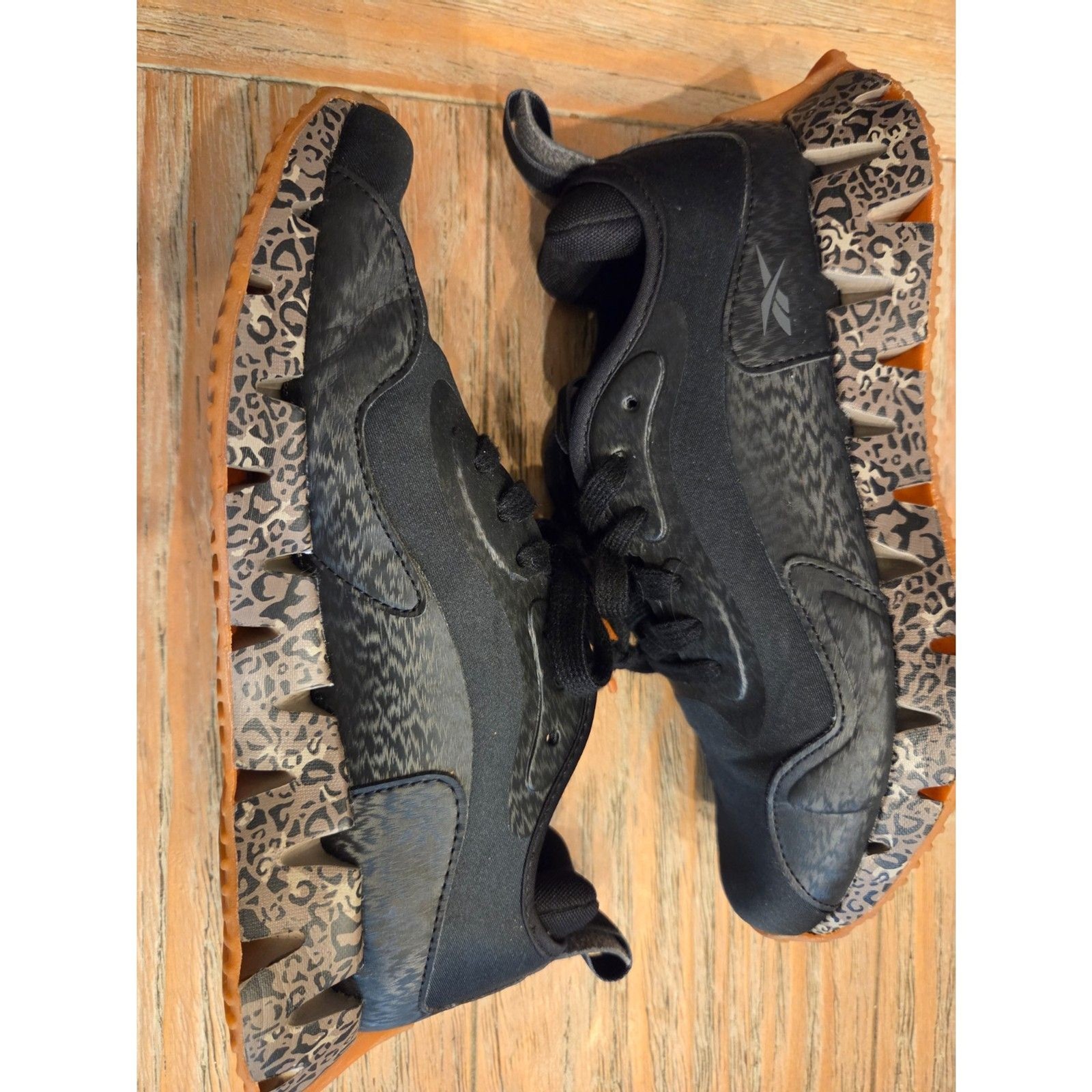 Reebok Zig Dynamica Black Leopard Running Sneakers Women’s size 9