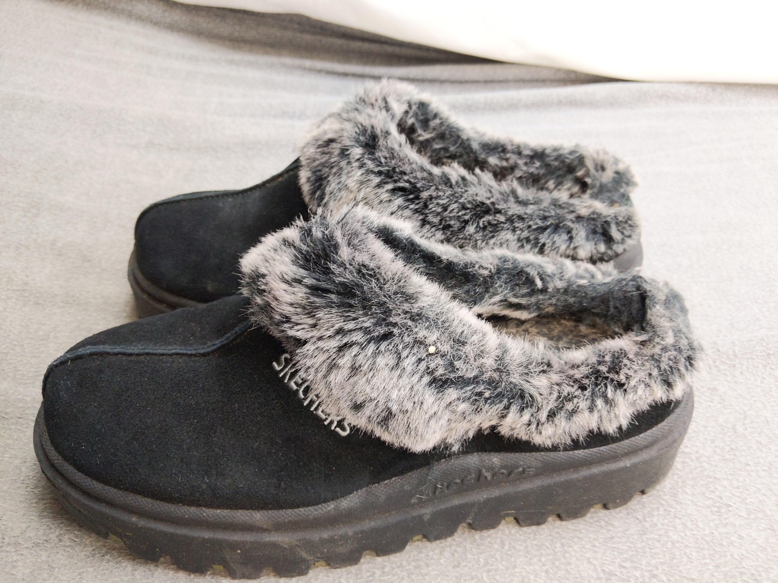Skechers Asana Clog Shoes Womens 7.5 Black Suede Faux Fur Slippers 45708