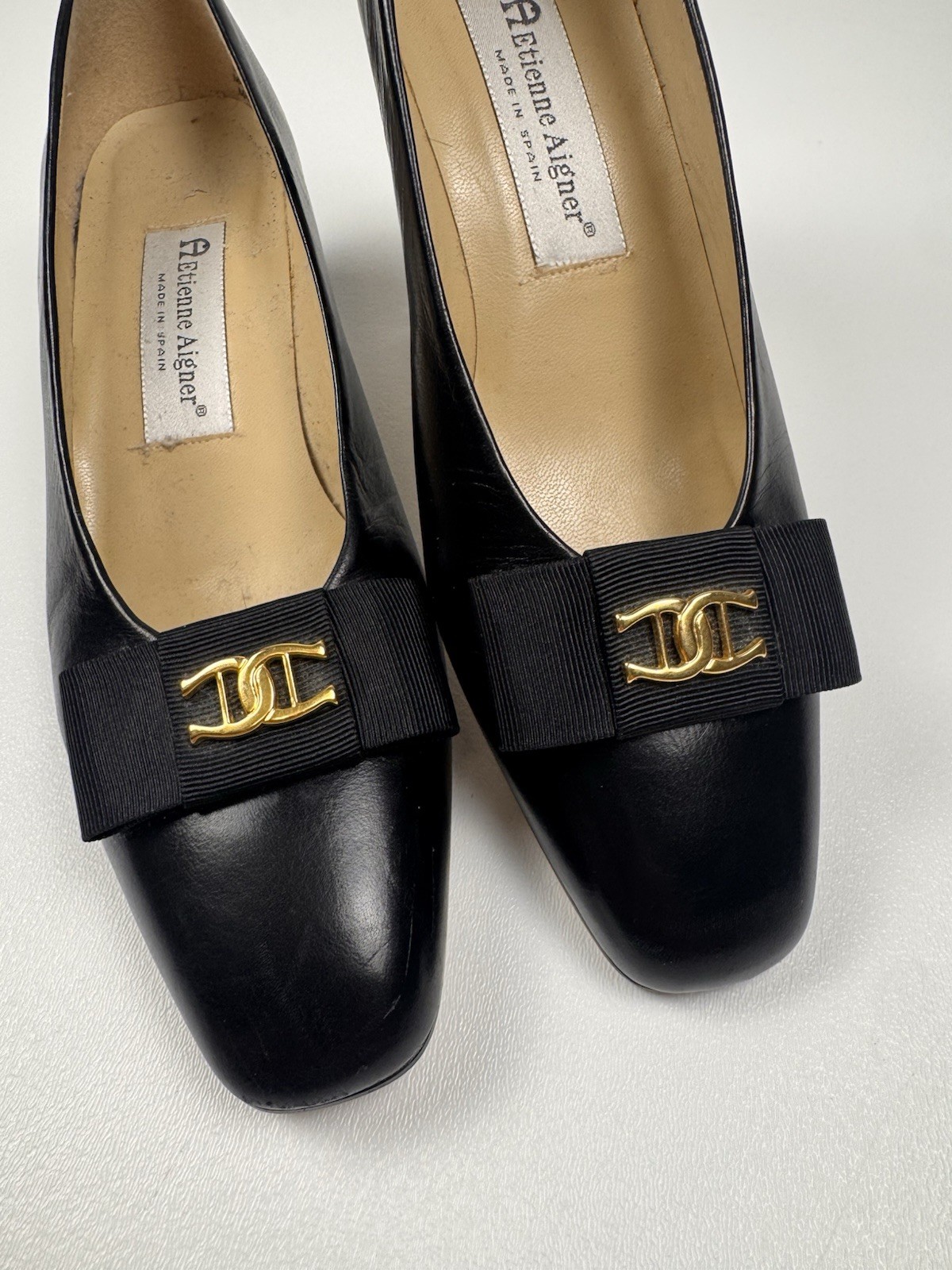 ETIENNE AIGNER Black Vintage Leather pumps, Grosgrain Bow with Logo 8.5 Narrow