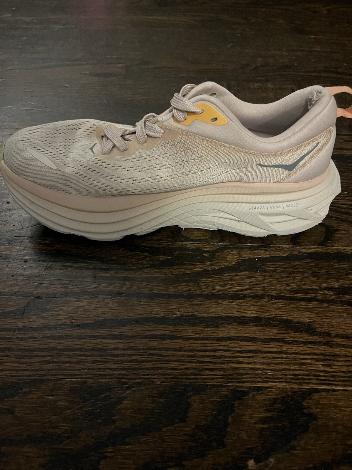 Hoka One One Bondi 8 Cream/Vanilla Ivory Mesh Sneakers 1127952-CMV Size 7B
