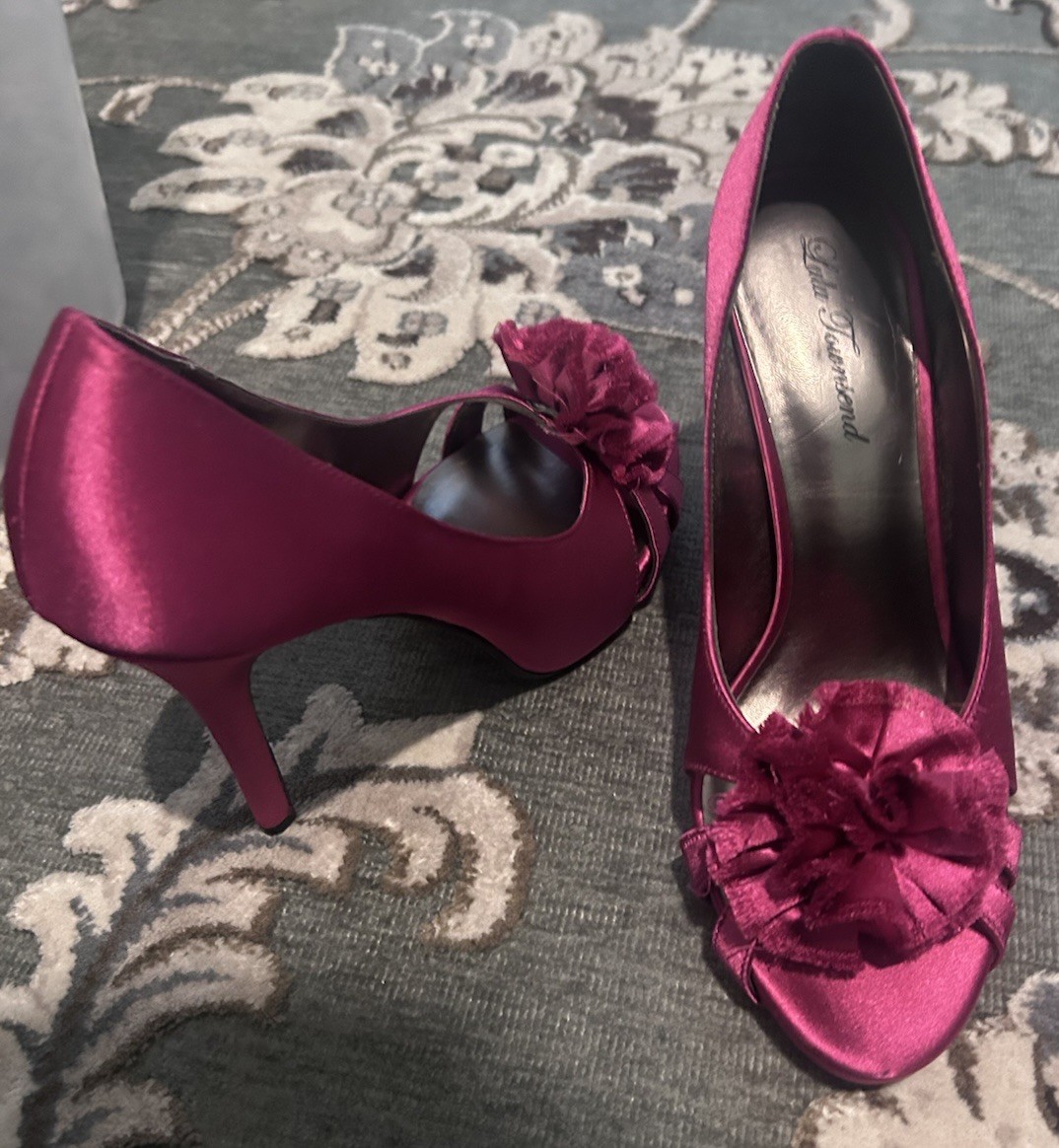 LULU TOWNSEND Satin Pumps Heels ~ Fuchsia Dark Pink Size 10, Never Worn