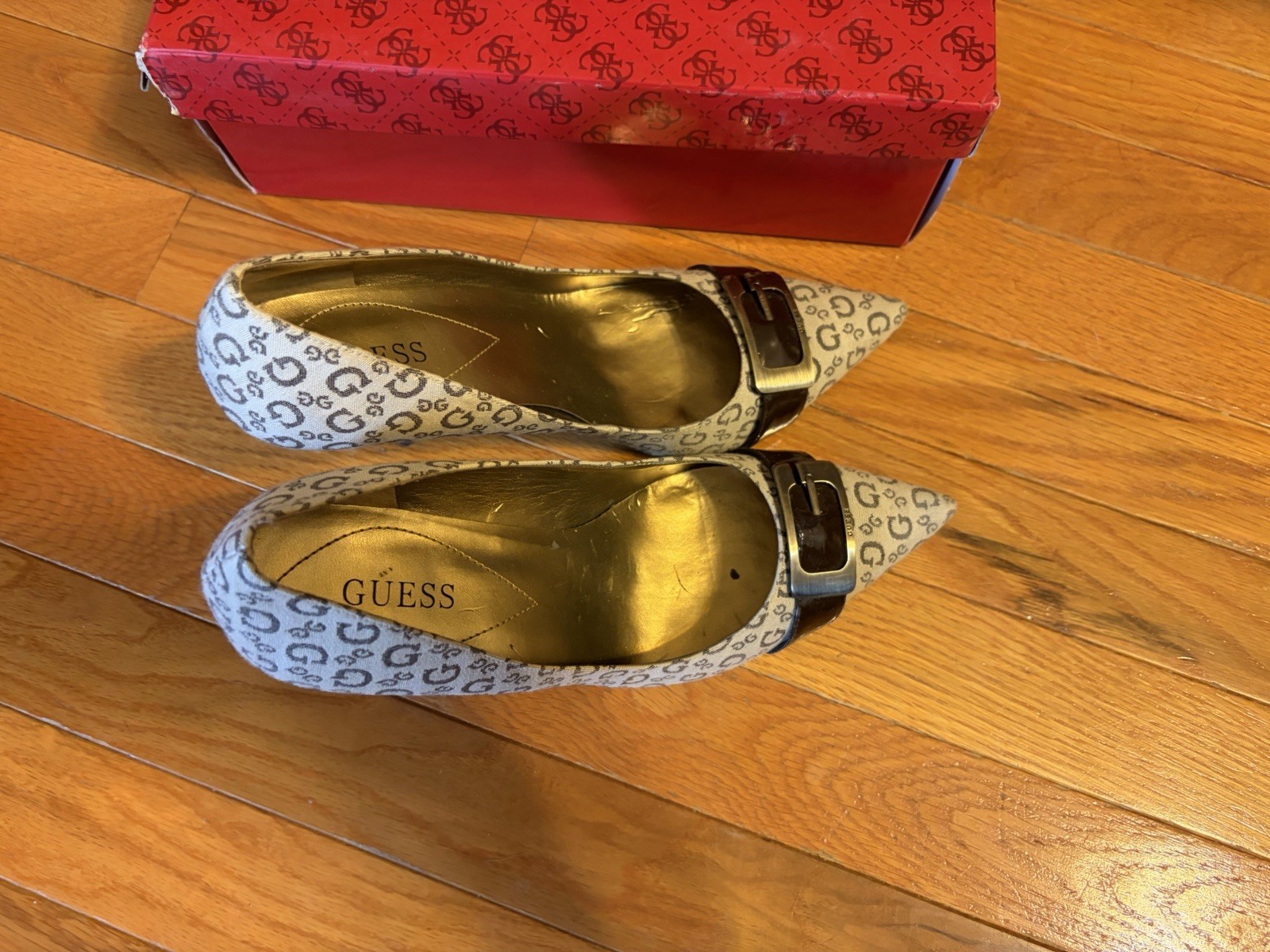 GUESS Logo Print Pointed Toe Pump Heels Slip On Buckle Accent Beige 8.5 M