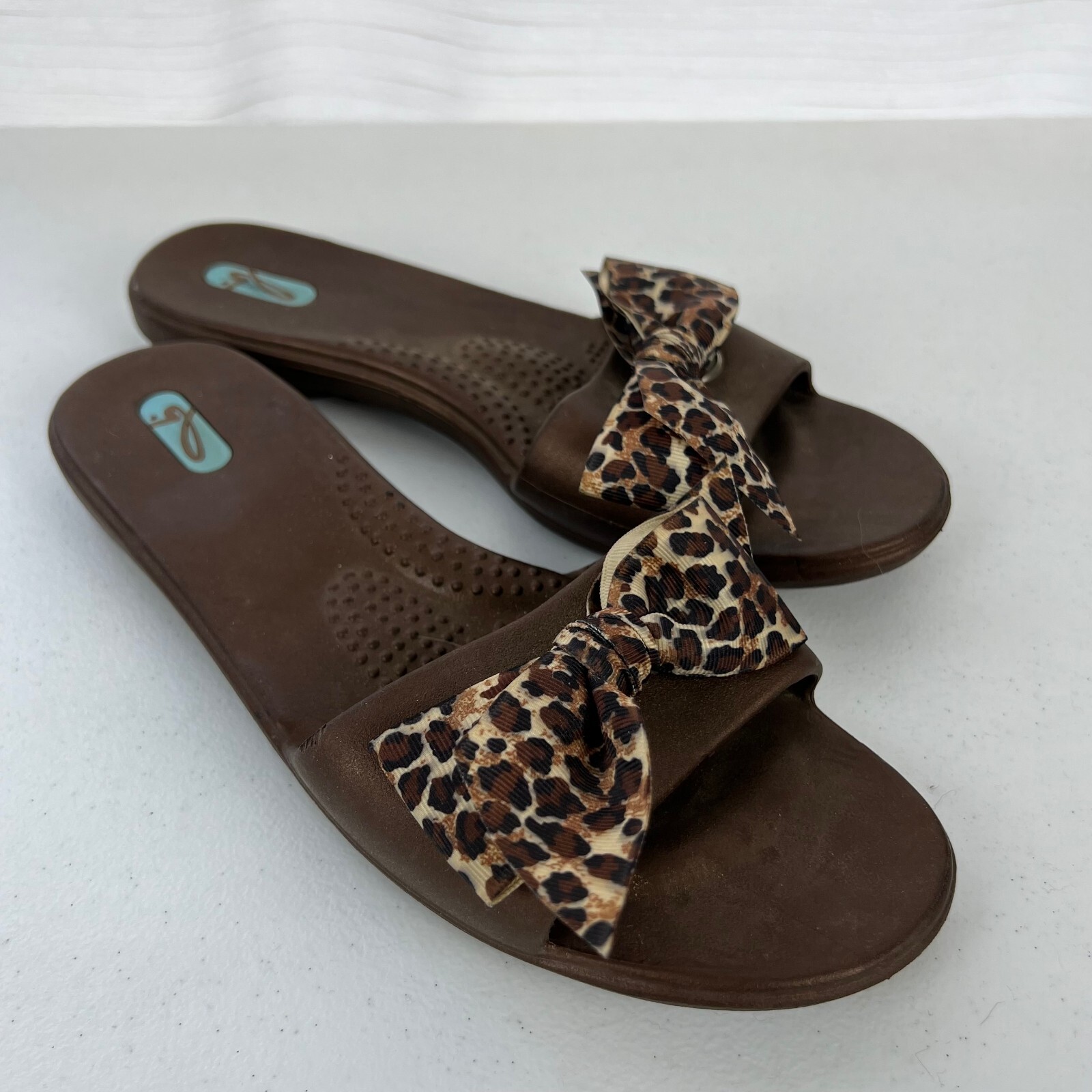 Oka Bee Slide Sandals Womens M/L Brown Slip On Leopard Bow Flat Heel Slip On