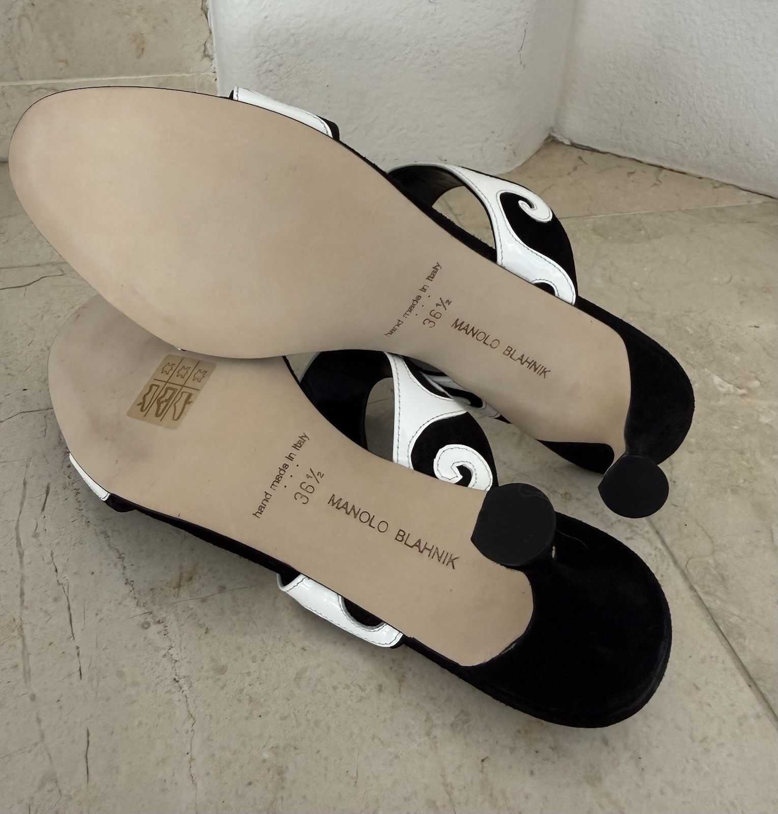 MANOLO BLAHNIK Bemusa Black White Wave Mule Sandals Sz 36.5 US 6.5 New
