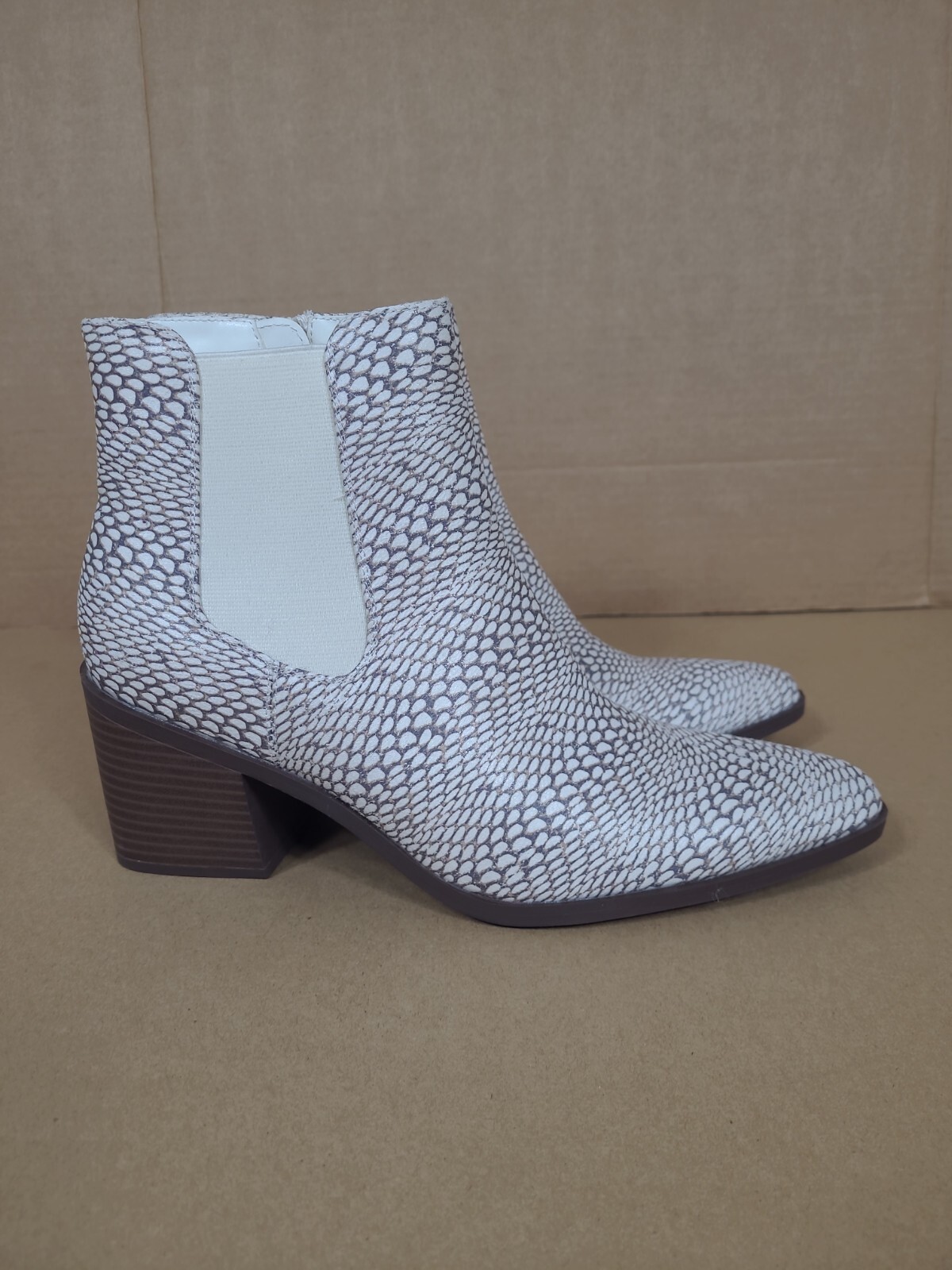 The Limited Kiki Chelsea Booties White Brown Snakeskin Look Size 8.5M Nwob