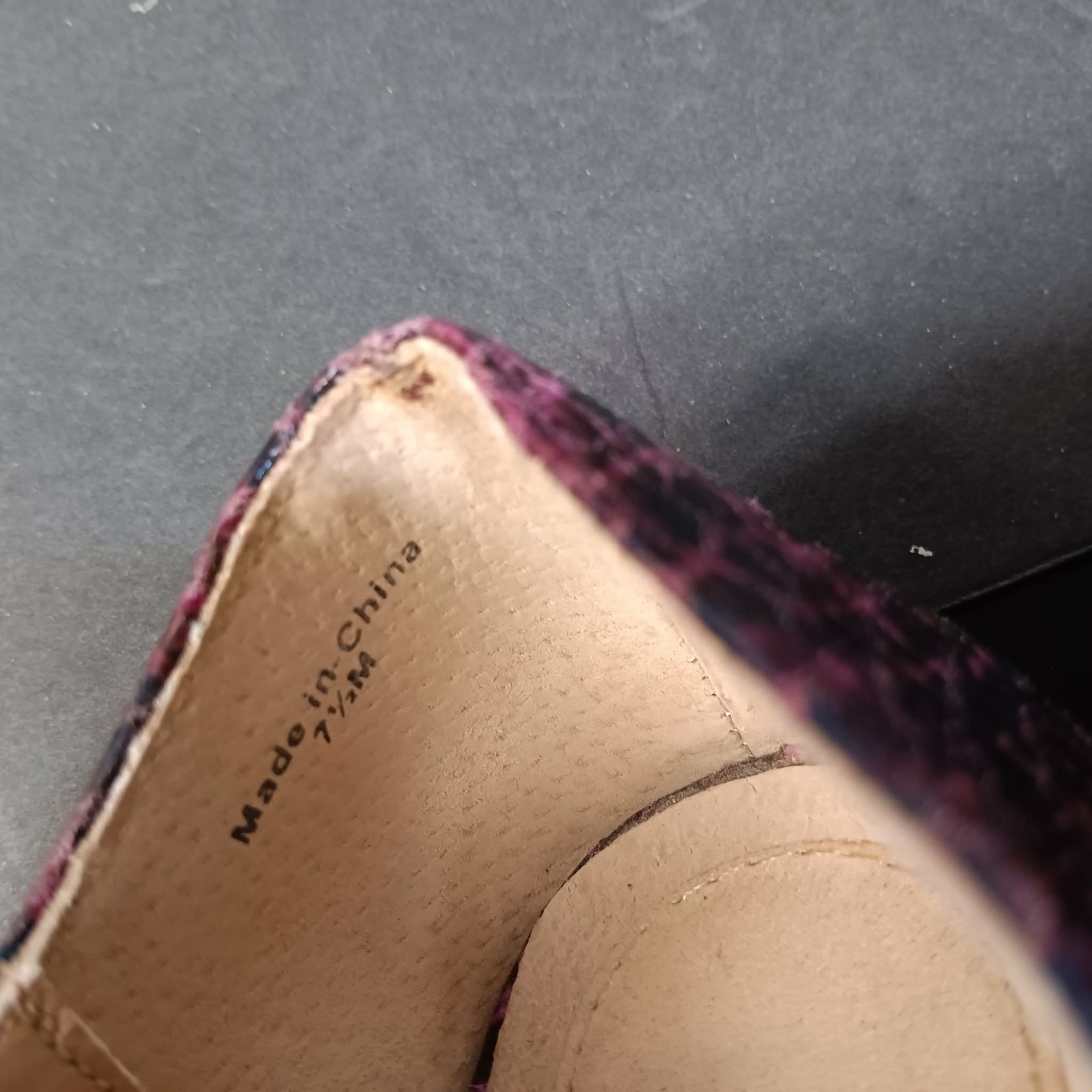 Diane Von Furstenberg Pink Leather Snake Skin,Gold Metal Heart Flat SZ US7.5 UK5