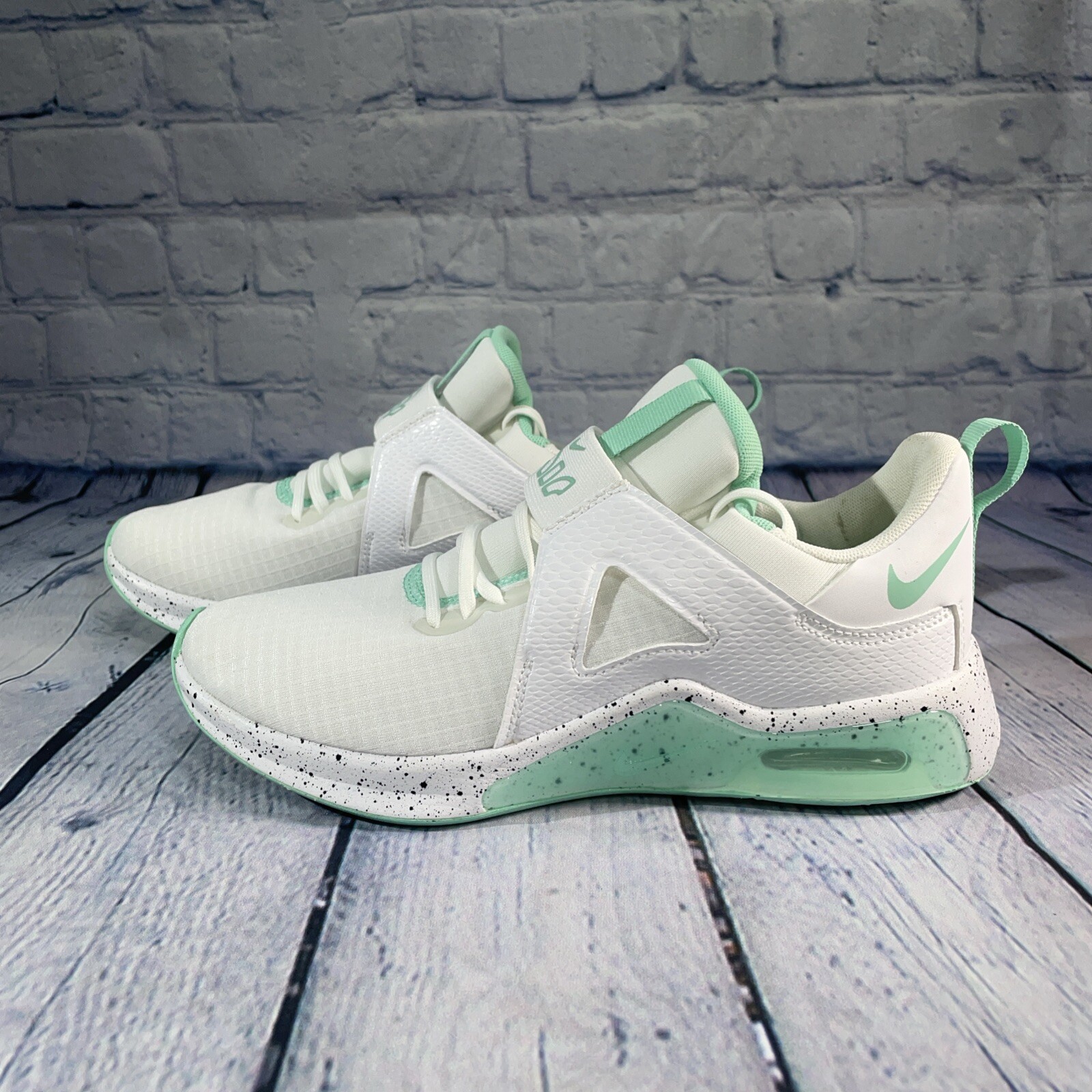 Nike Air Max Bella TR5 Running Shoes White Green FN7107-100 Womens Sz 6.5