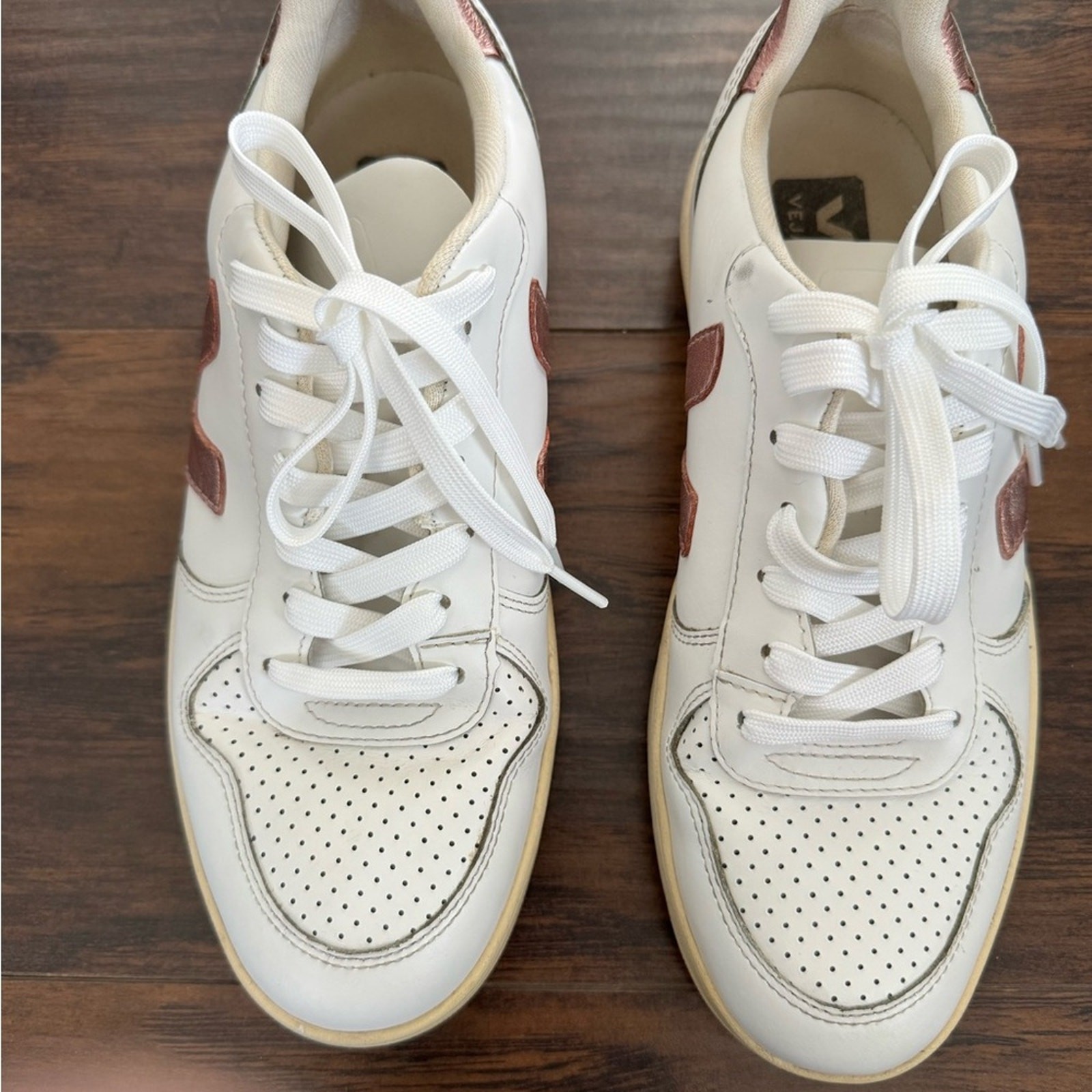 VEJA Women’s White Leather Sneakers with Rose Gold Accents sz 10 euro 41