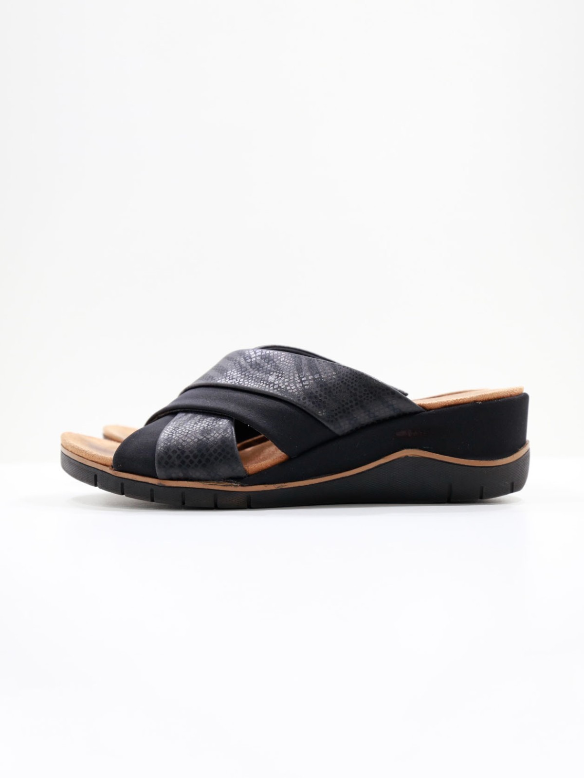 BareTraps Carmela Black Faux-Leather & Fabric 2″ Wedge Heel Sandals – 8