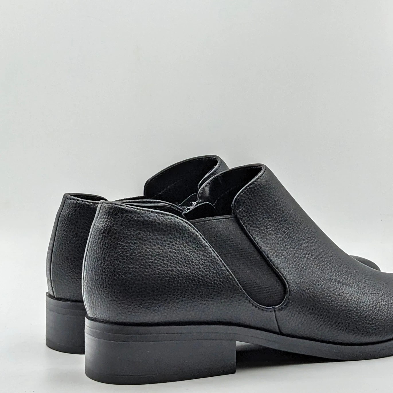 Kensie “Sammy” Faux Pebbled Leather w/ Block Heel & Side Zip Closure (Black) NEW