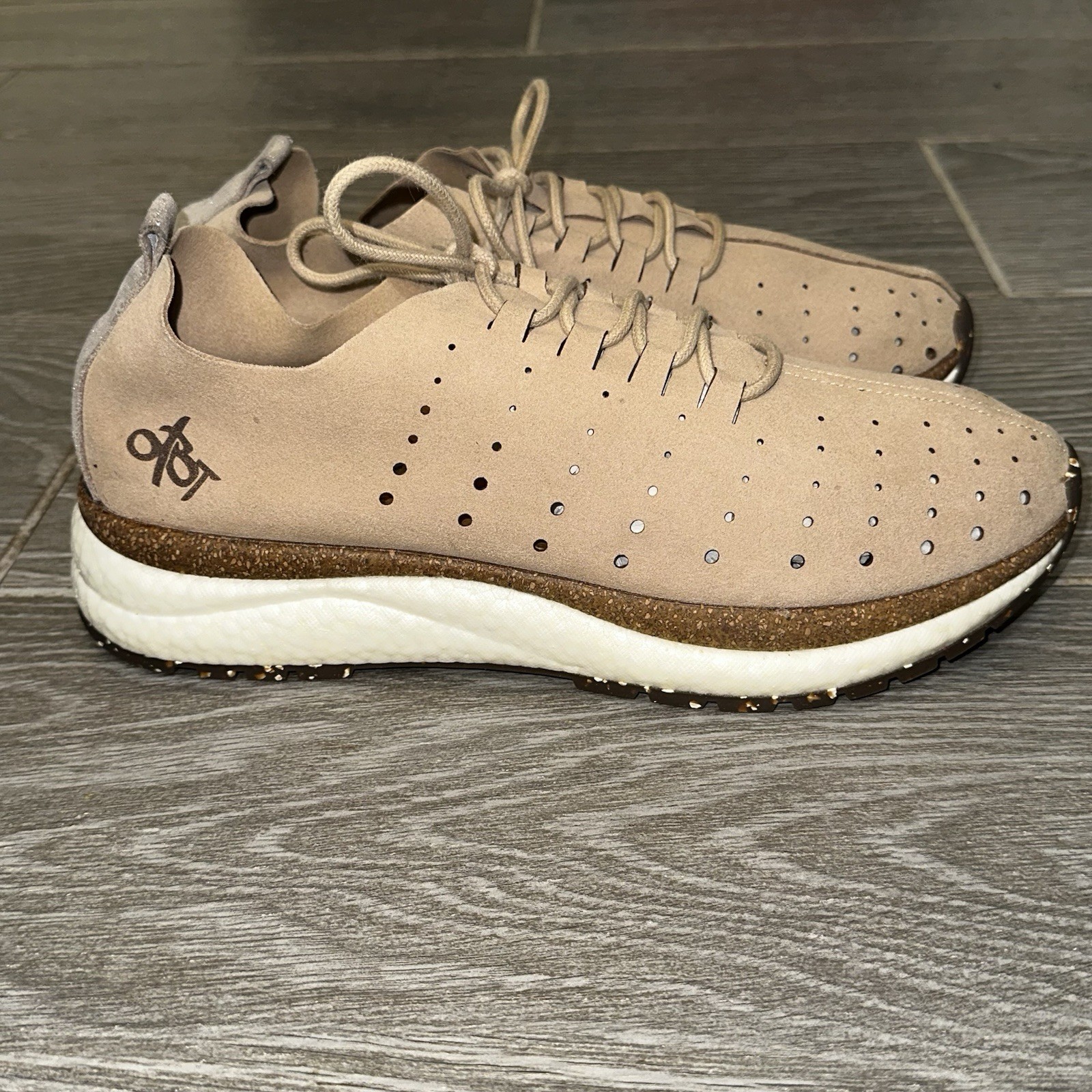 OTBT Alstead Comfort Sneaker Beige Vegan Suede Streetwear Activewear Women’s 9.5