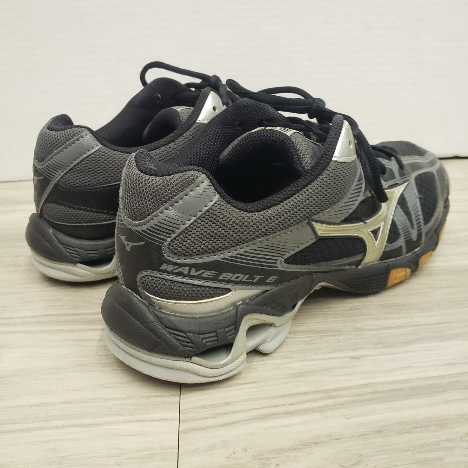Mizuno Wave Bolt 6 Black Athletic Running Shoes Sneakers Size 9 Women Volleyball