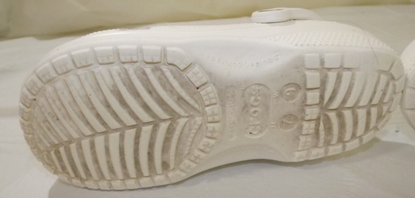 Crocs Unisex Adult Classic Unlined Clog Shoes Mens Size 7 Womens 9 White