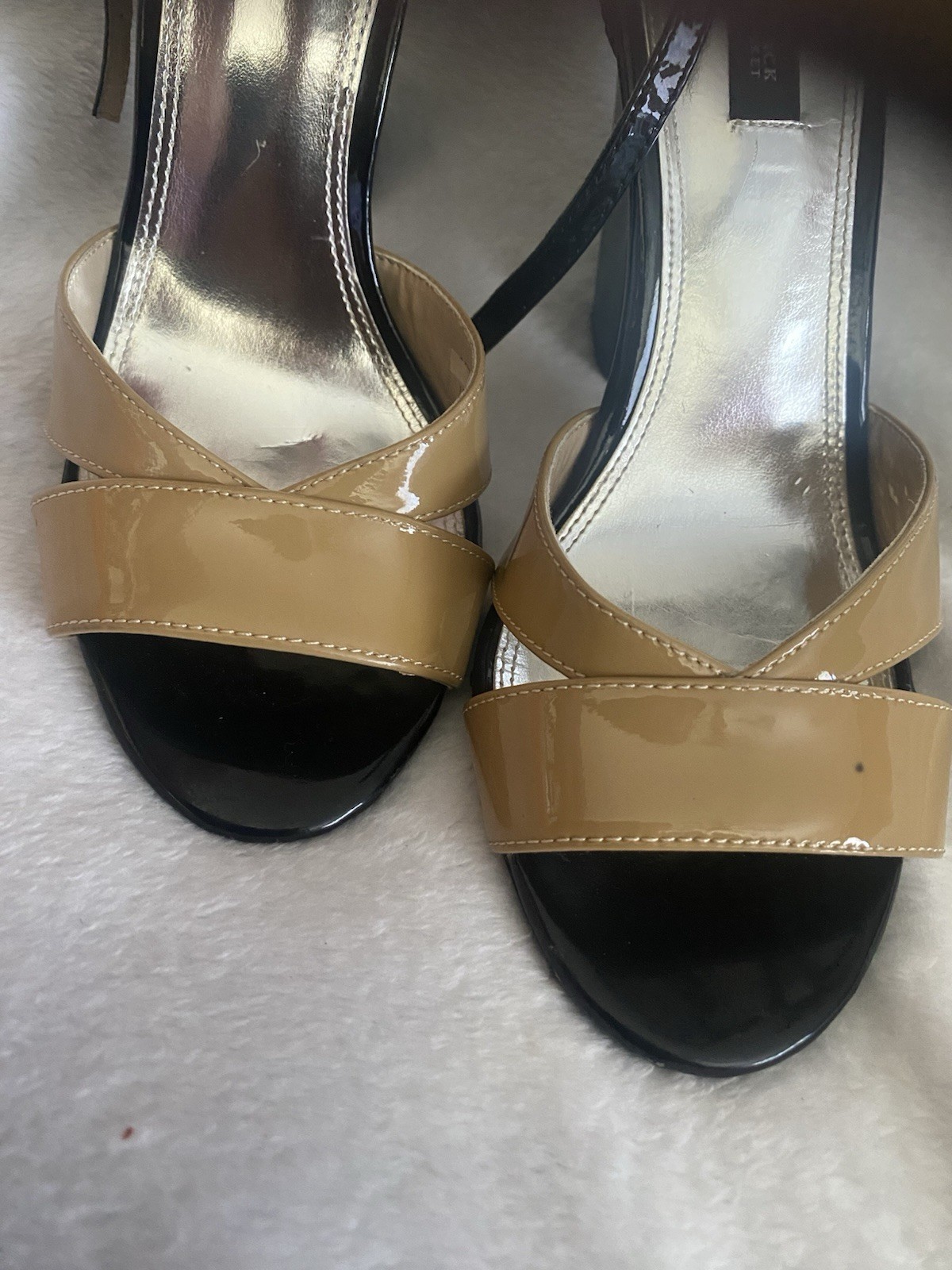 WHITE HOUSE BLACK MARKET Black/Beige Ankle Strap Block Heels Women’s 8 1/2M