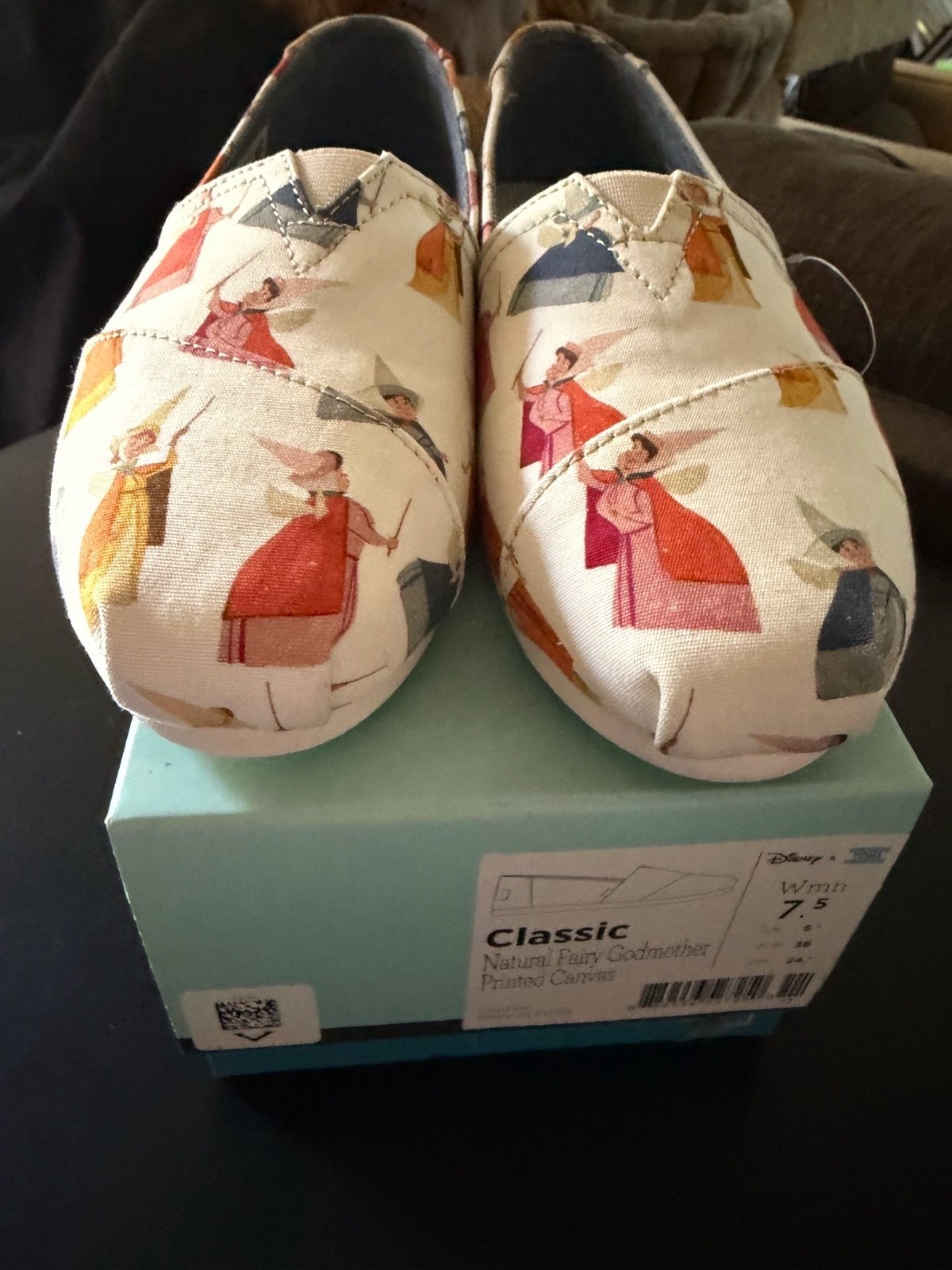 NEW TOMS x Disney Cinderella Women’s Slip-On Shoes Size 7 Blue Limited Edition