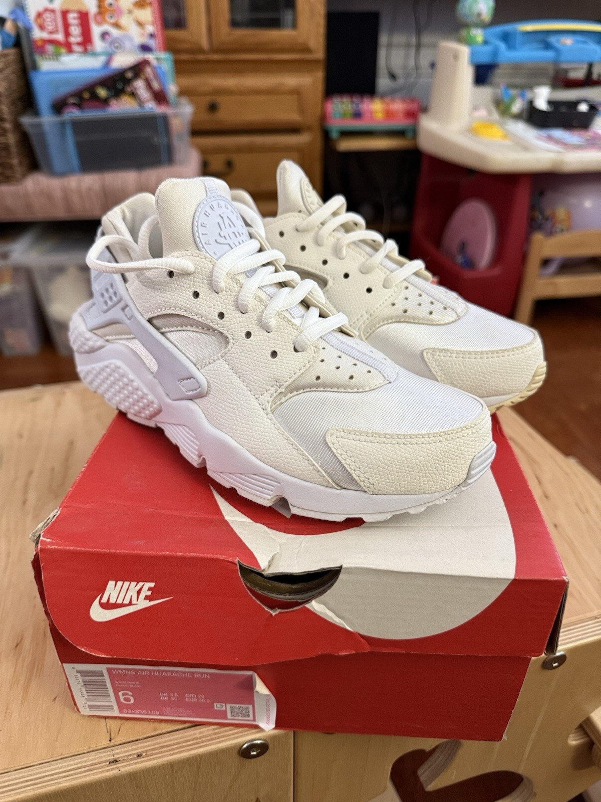 Nike Air Huarache Run Size 6 Women