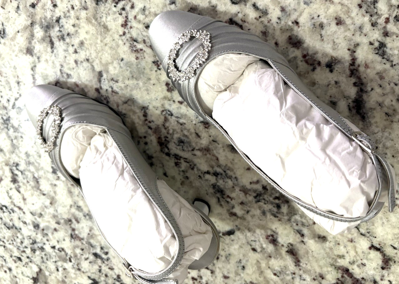 Dyeables Ann Silver Satin sz 5 B NIB 2.5in Heel