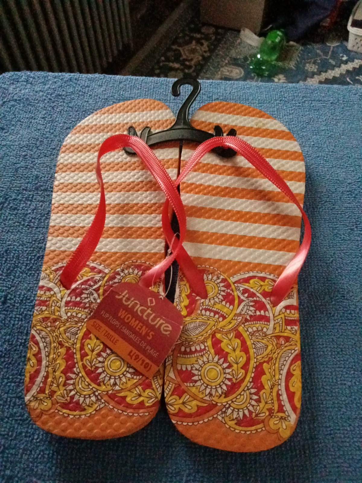 A Pair Of Juncture Women’s Large 9/10 Orange And White Flip Flops/Sandals