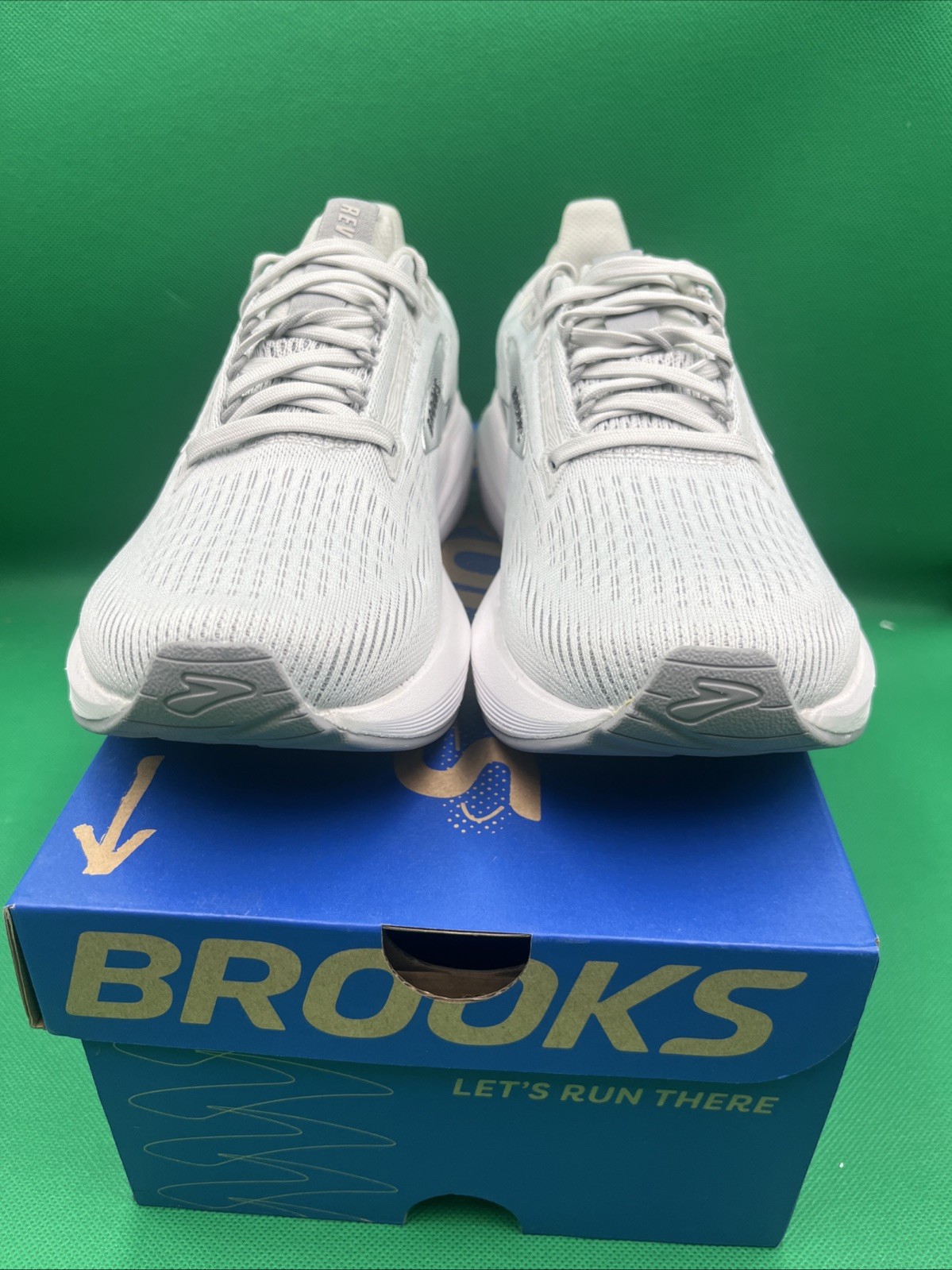 Size 6 – Brooks Revel 8 Oyster Mushroom Alloy W