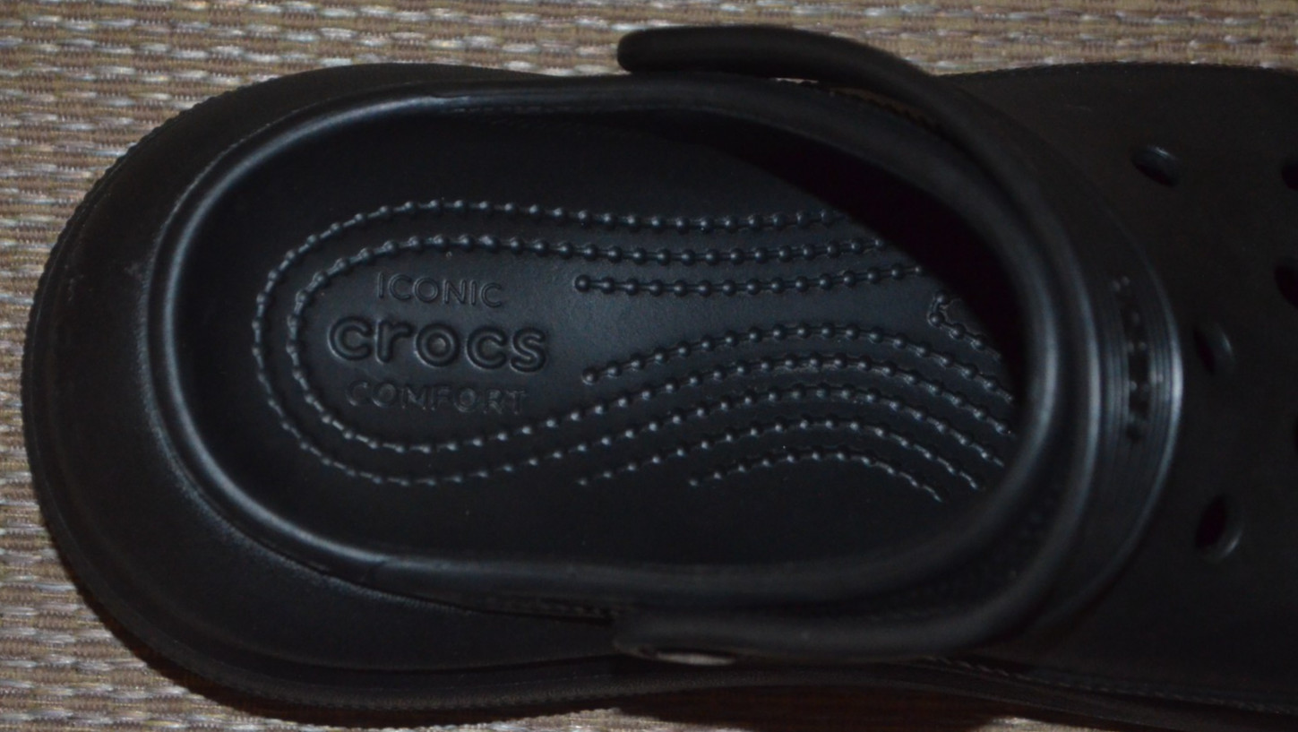 Iconic Crocs Mega Crush Platform Clog Sandals Black Unisex Sz 5 Men or 7 Women
