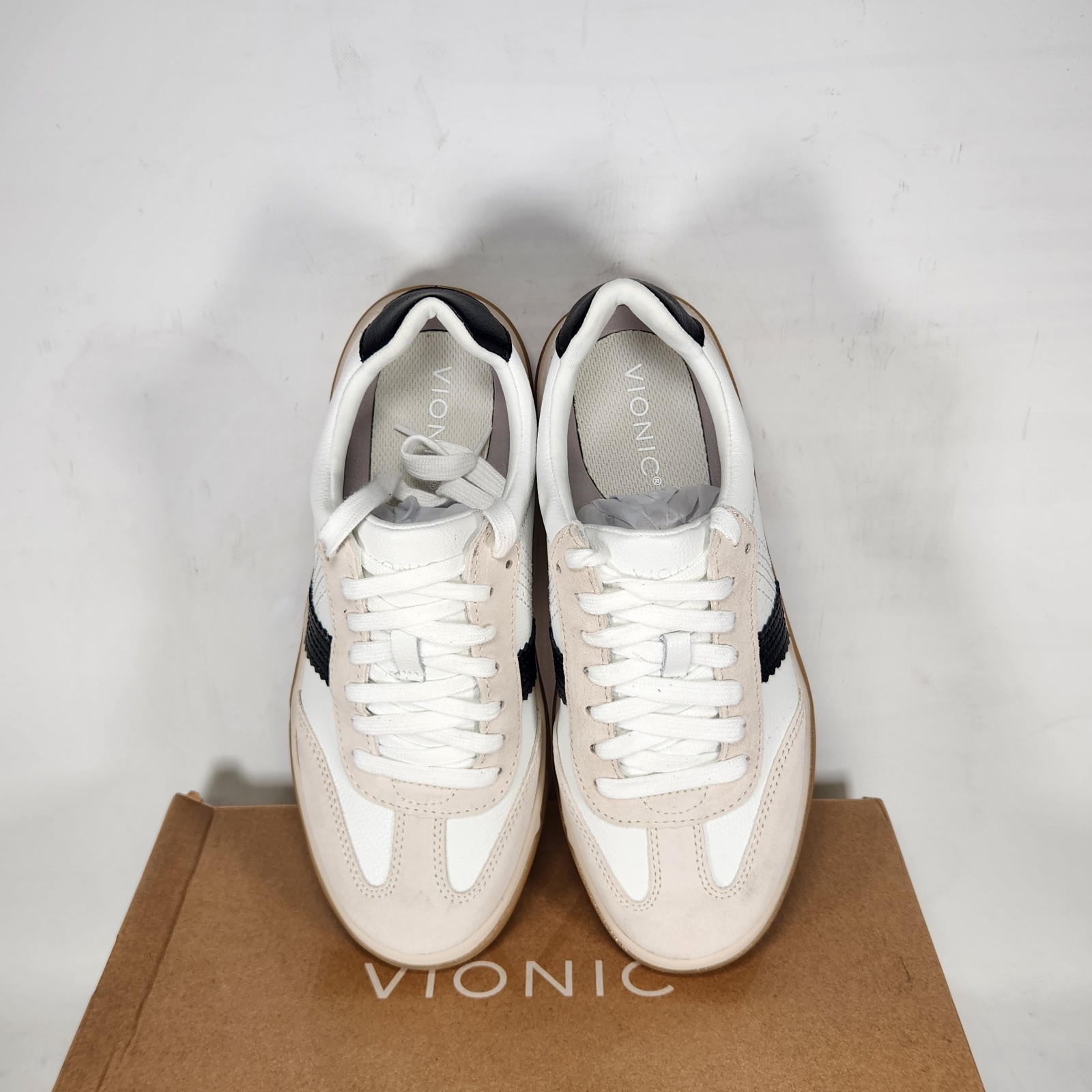 7.5 WIDE – Vionic City Walk – White Black Beige SUEDE LEATHER – Womens