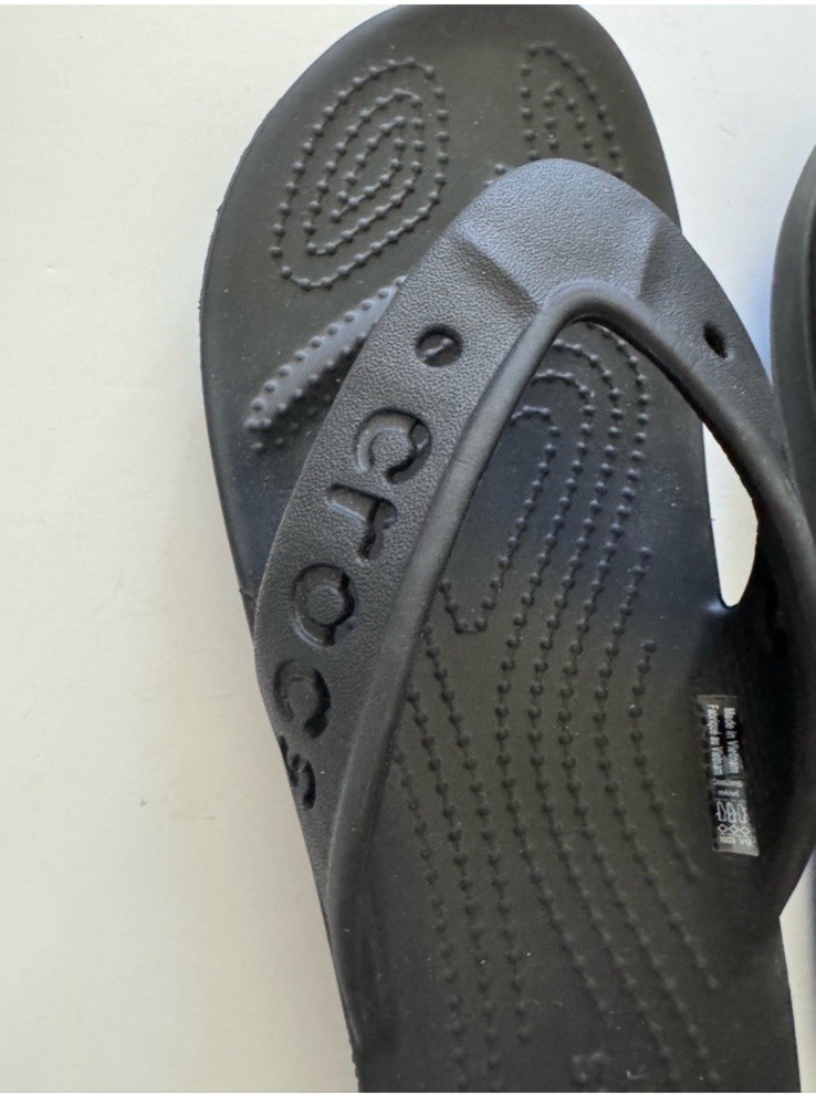New Crocs Black Baya II Flip Flops Sandals Women’s size 6
