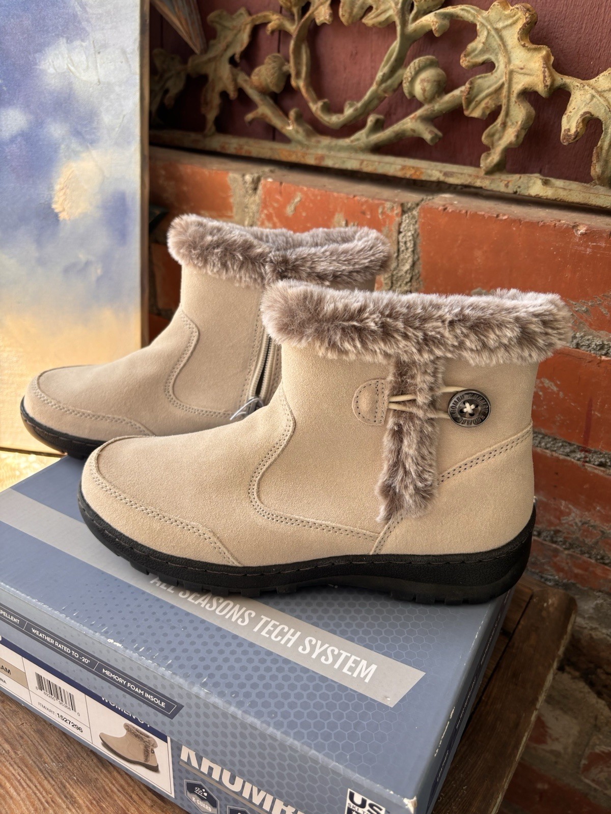 NEW Khombu Iris Women’s Plush Faux-fur Cream Suede Water Repellent Boots Size 7